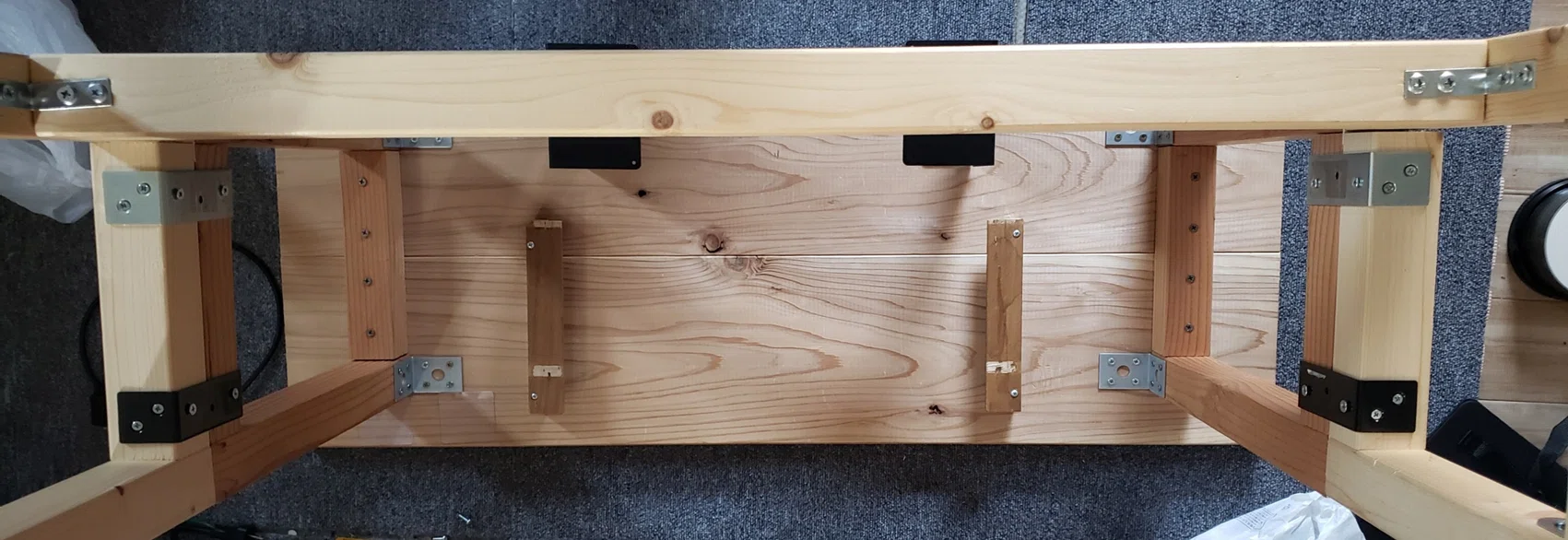 DIY】以前作った机の奥行きを20cm伸ばして広々と使ってみる【難易 DIY】以前作った机の奥行きを20cm伸ばして広々と使ってみる【難易