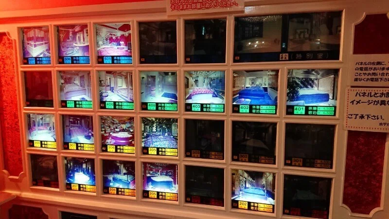 [Showa Love Hotel] Red Shoes Room 205 | A story about entering a room ...