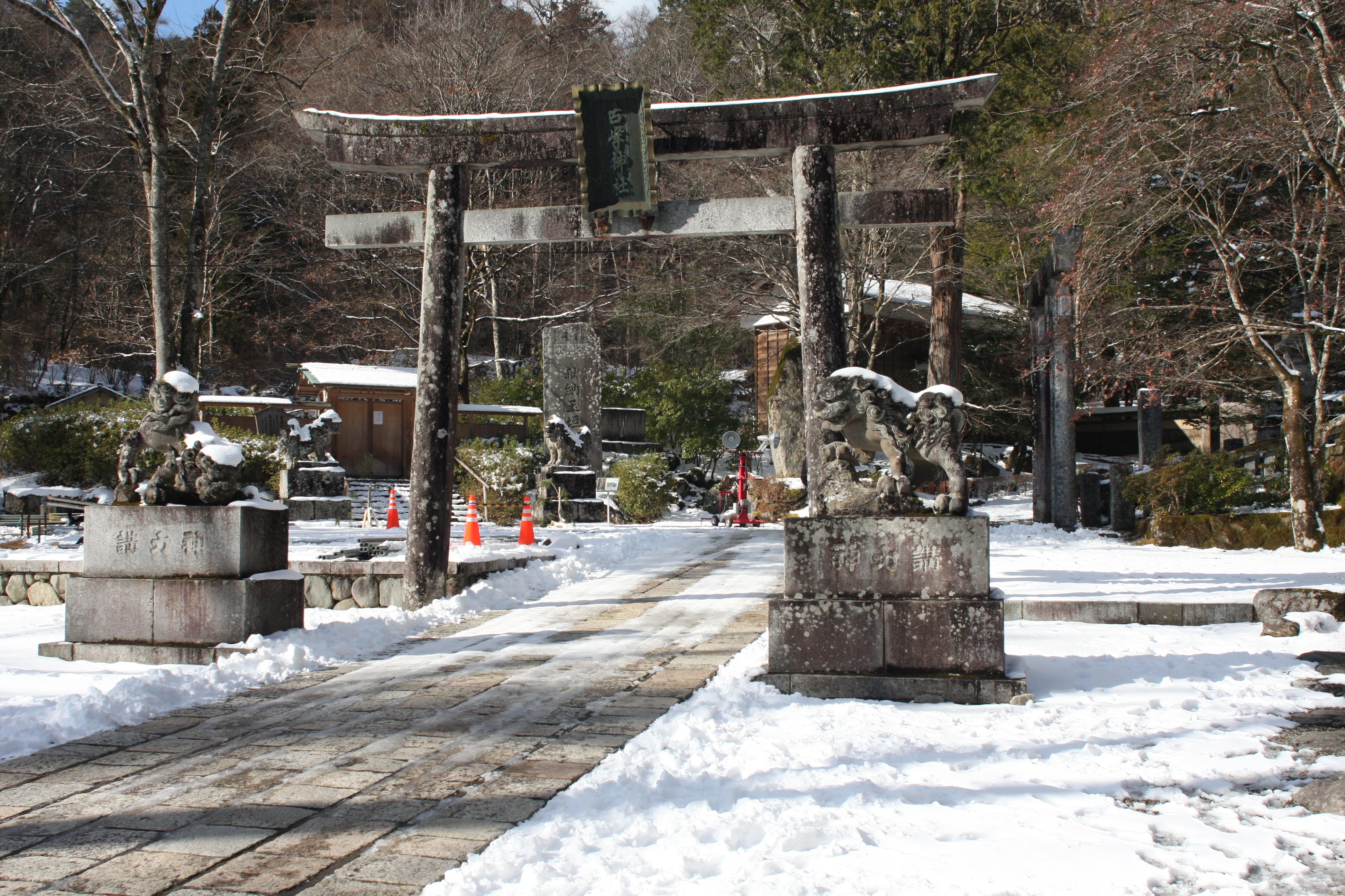 天狗信仰で知られる古峯神社の標高は約700メートル｜踏架 Wait for a