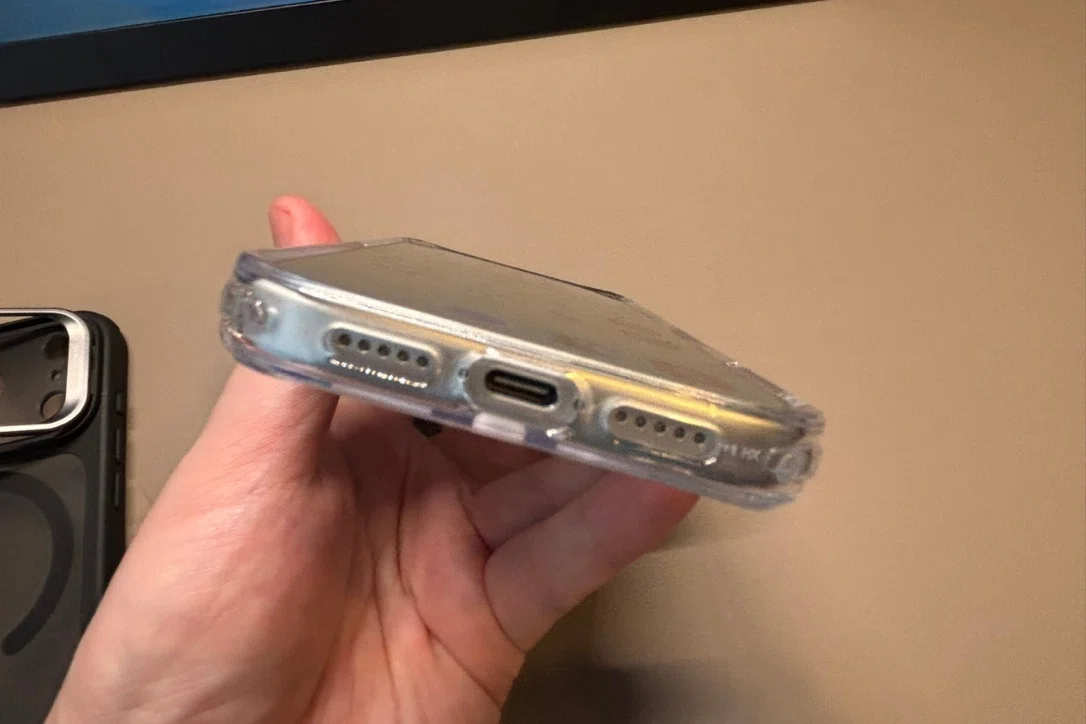 ESR iPhone 17 隠れスタンドケースが「全部ちょうどいい」と感じた理由