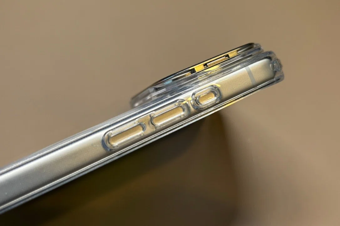 ESR iPhone 17 隠れスタンドケースが「全部ちょうどいい」と感じた理由