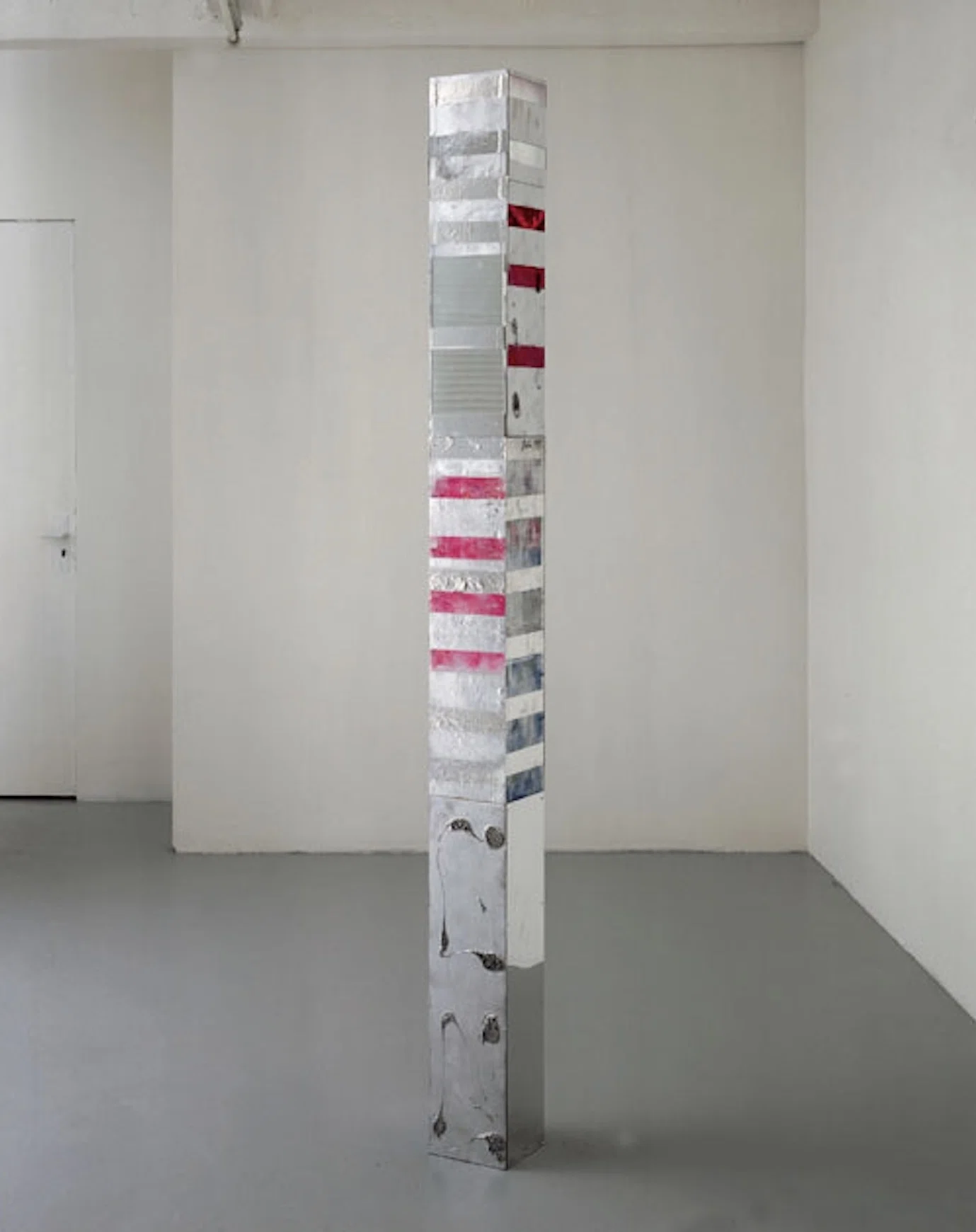 ISA GENZKEN : Retrospective　イザ・ゲンツケン 作品集 Amazon.com: Isa Genzken: Retrospective: Dedicated to Jasper Johns
