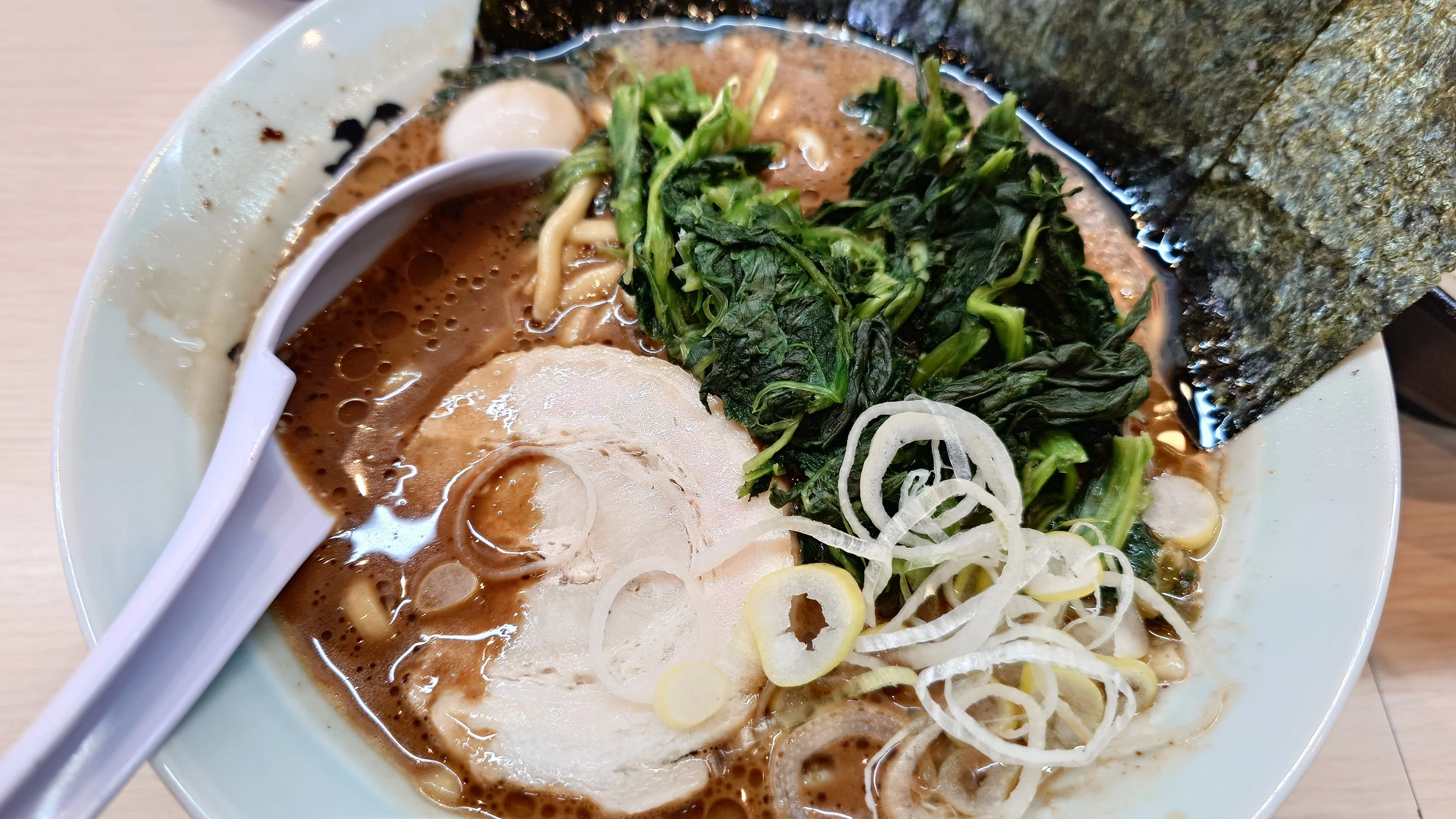 麺喰らう日々14日目！ 家系ラーメン魂心家の黒胡椒味噌ラーメンを