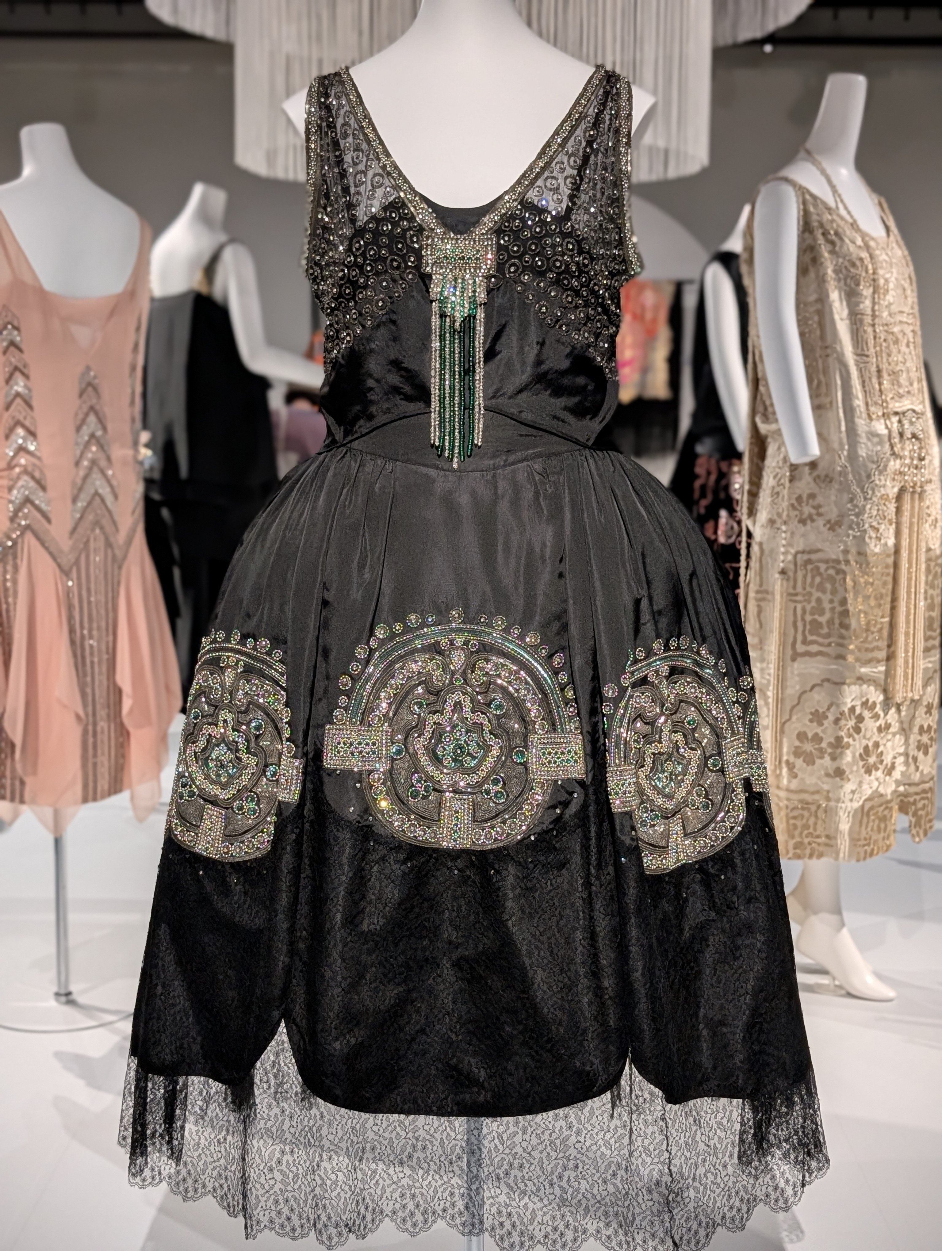 アール・デコとモード展――100年前の「自由」に触れた夕暮れ｜雪子