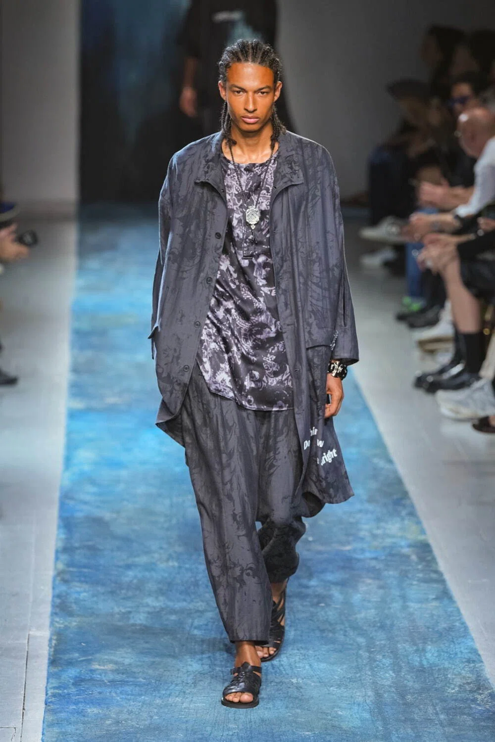 購入品紹介】Yohji Yamamotoの新定番⁉︎外ドレープパンツを買いました