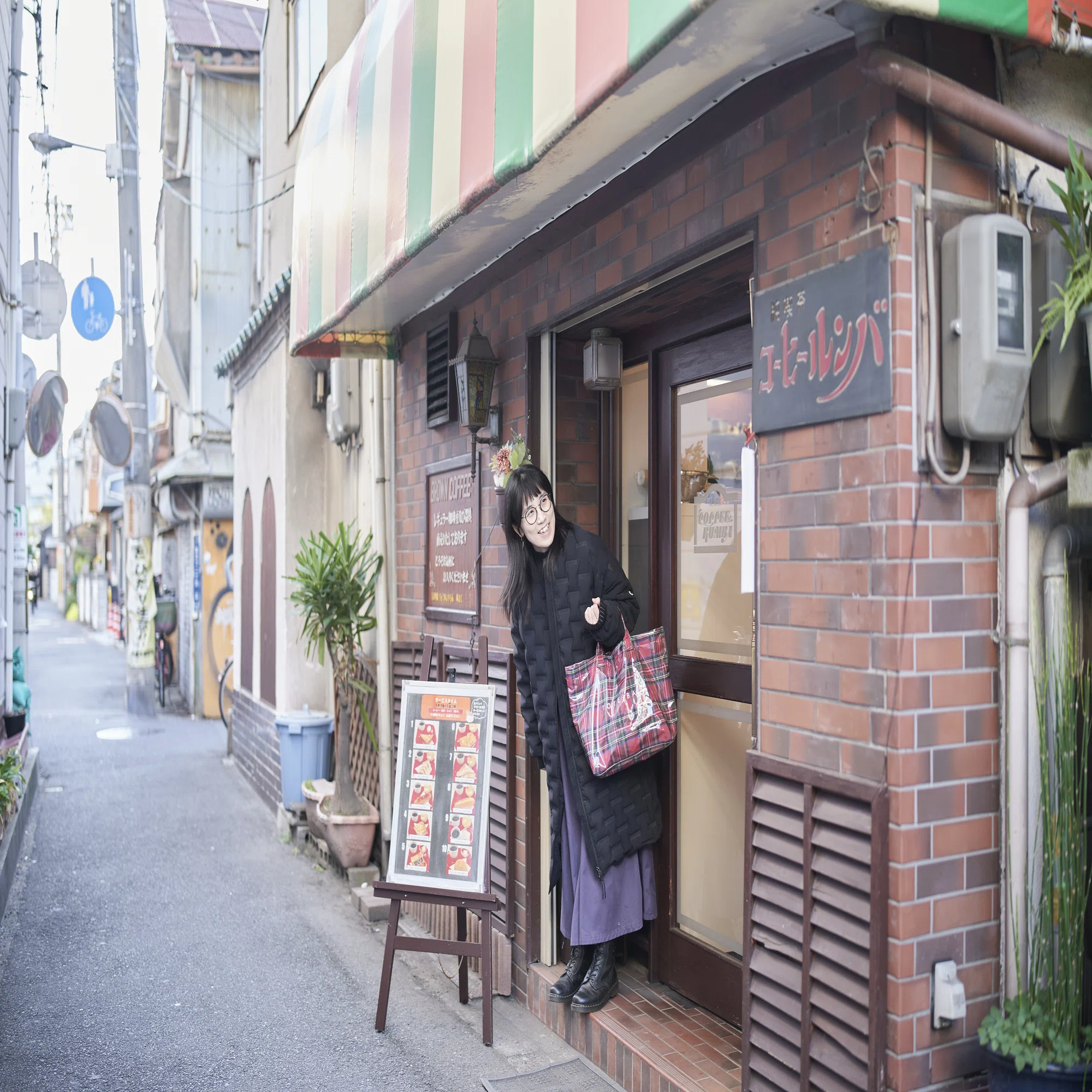 カノジョが喫茶店を描き続ける理由。｜南海電車が走るまち