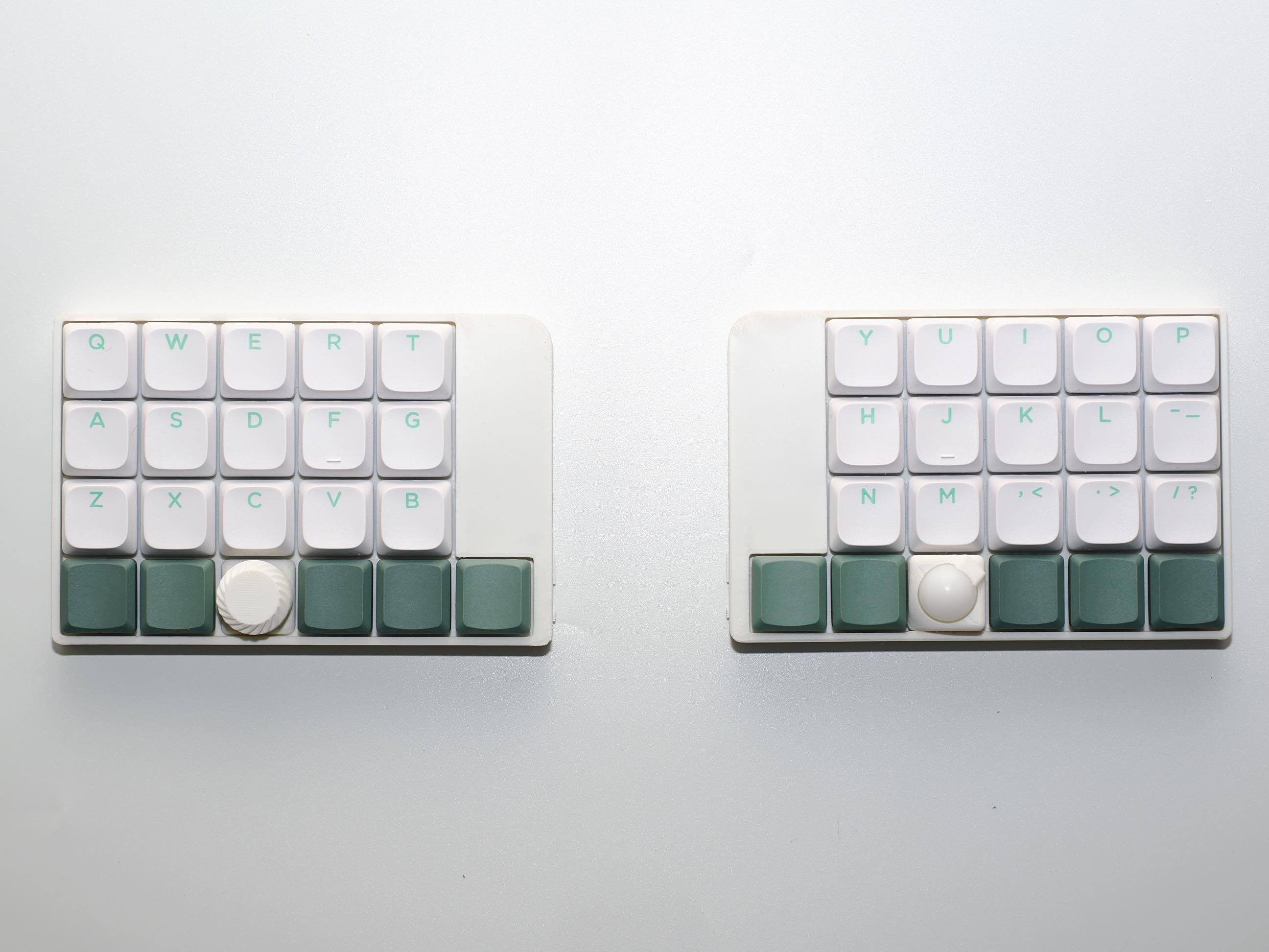 LiNEA40が完全に持ち運び専用のキーボードとして便利だった｜もつ