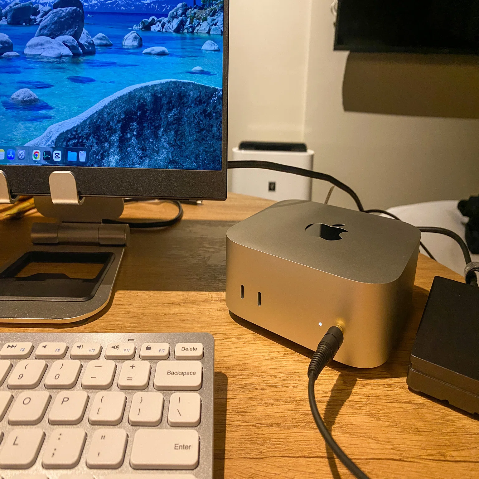 M4 Mac miniをホテルで使って、デスクトップの魅力を再発見した。｜KOZO