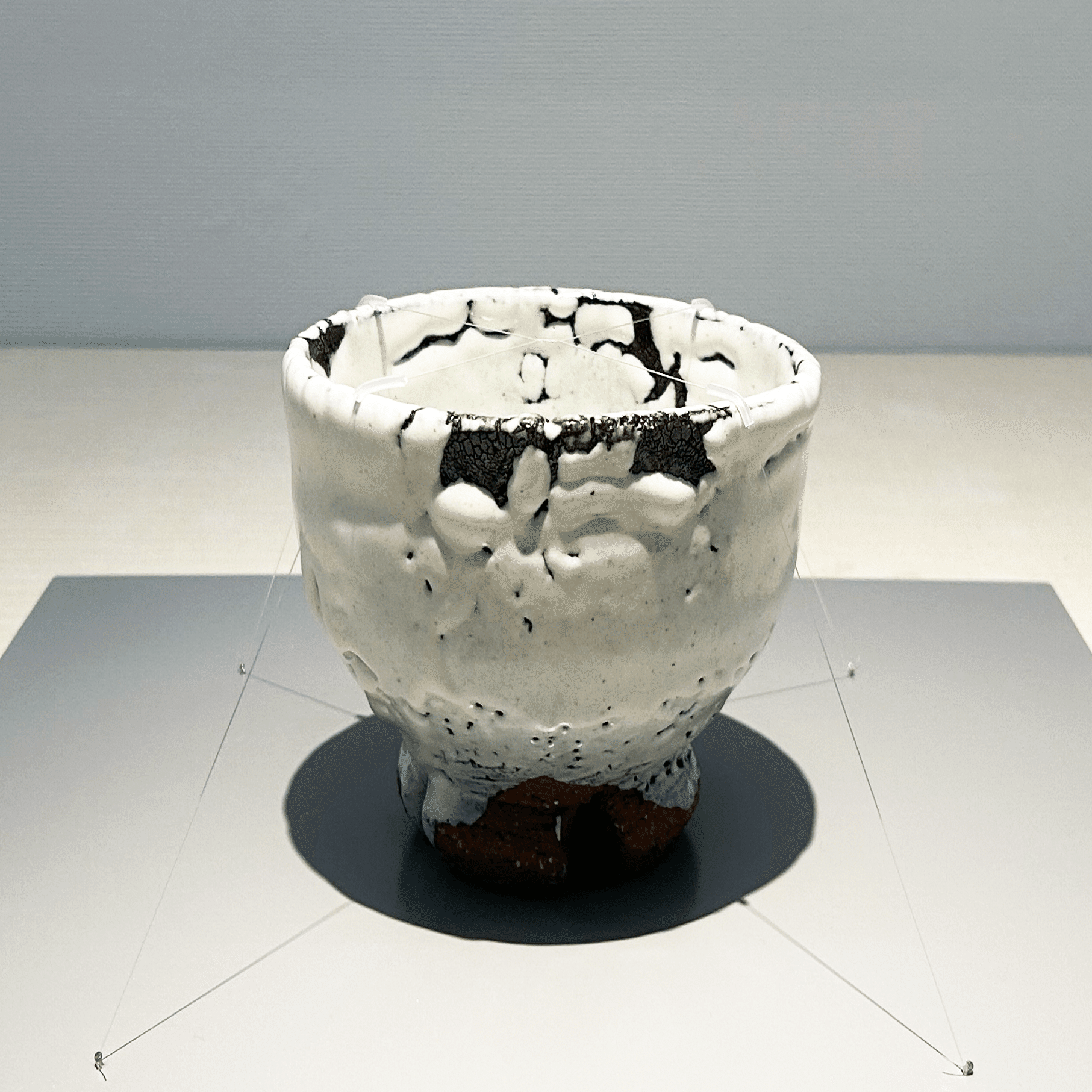 NOWHEREから茶の湯へ──裏原世代が見た『NIGO®と半泥子』｜Odd is