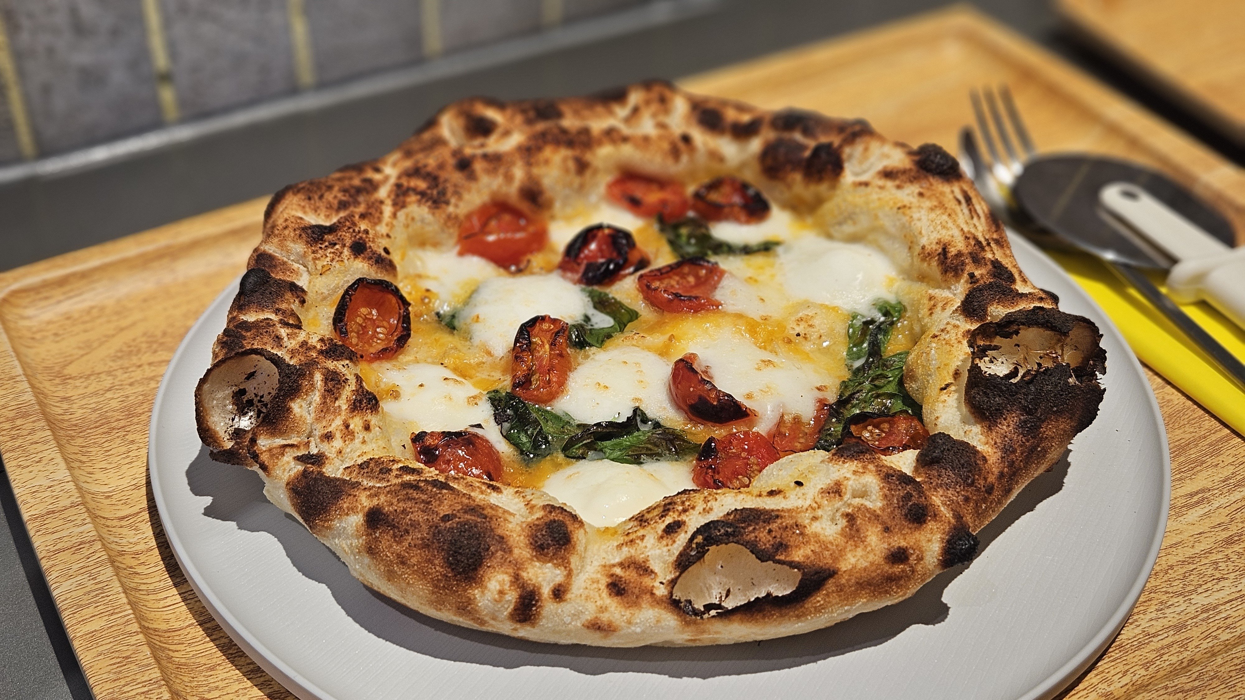 下北沢ランチで400℃ PIZZA｜DOGが教えてくれた王道｜今日の服と、今日