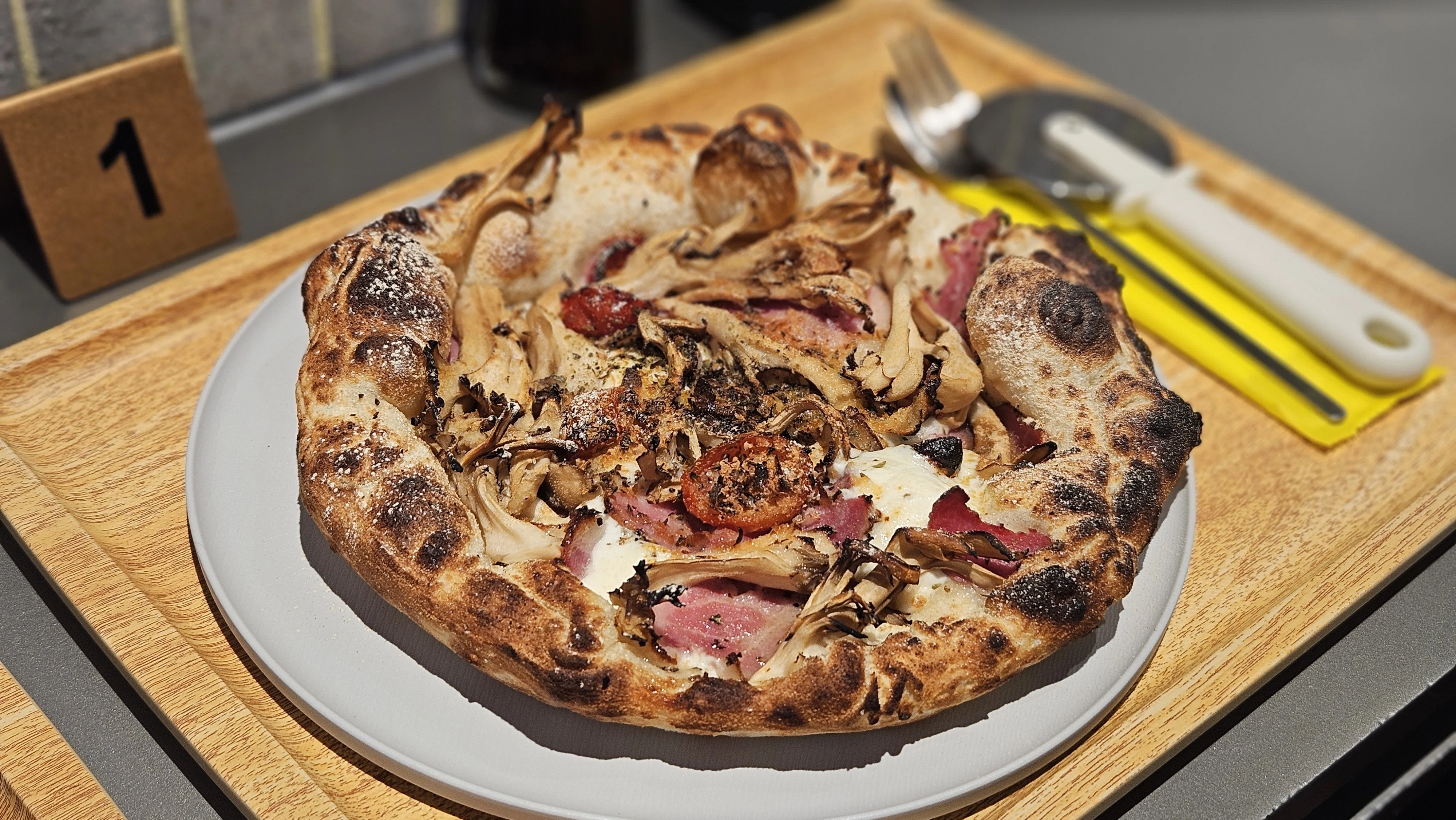 下北沢ランチで400℃ PIZZA｜DOGが教えてくれた王道｜今日の服と、今日