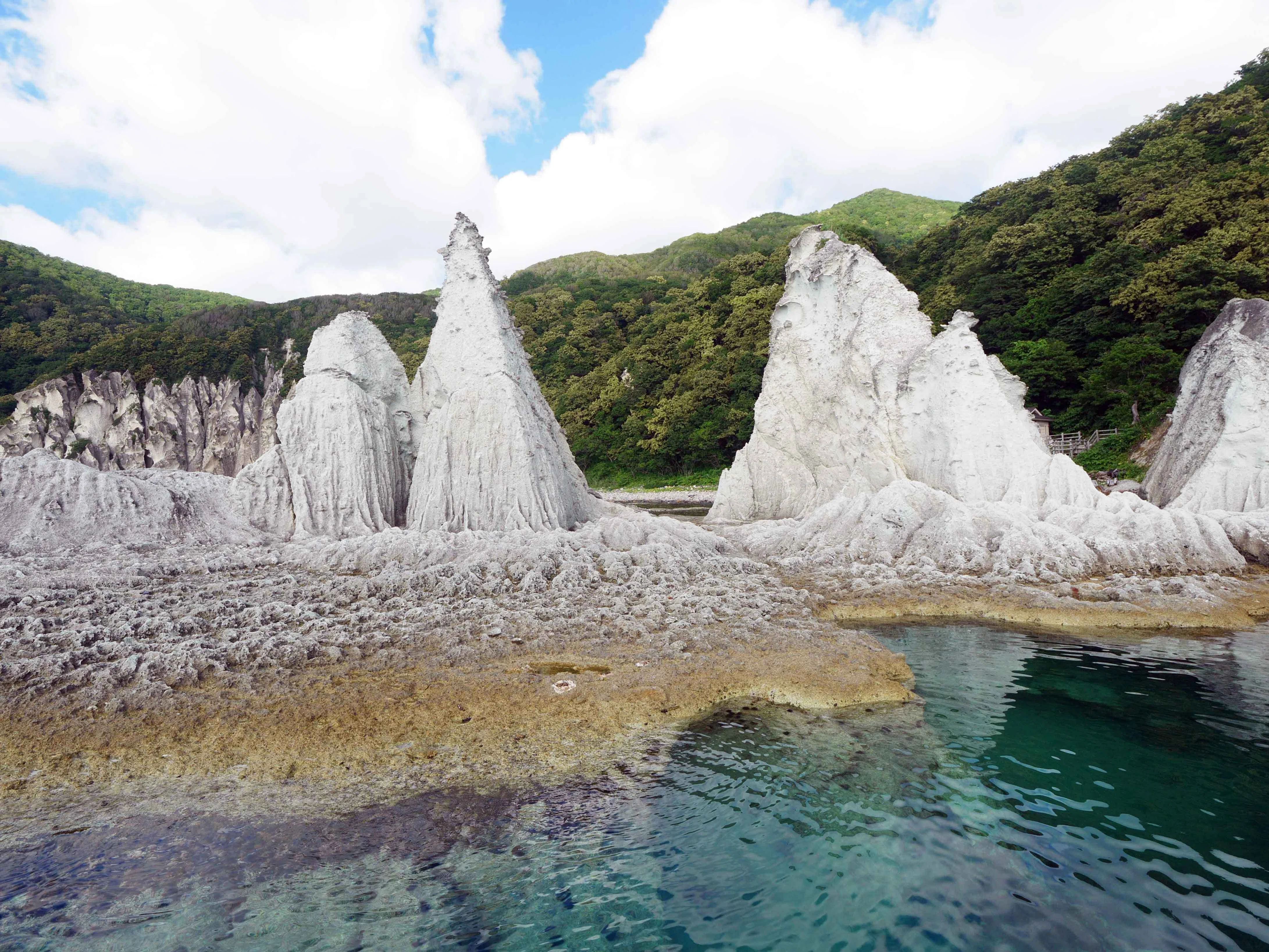 岩肌6号　岩肌5号　月面5号 仏ヶ浦・下北半島の奇岩群——説明が効かなくなる瞬間【日本での記憶#08