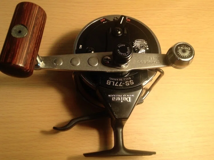 🎣オールドフィッシングタックル044 センターピンリール進化論 ~ DAIWA