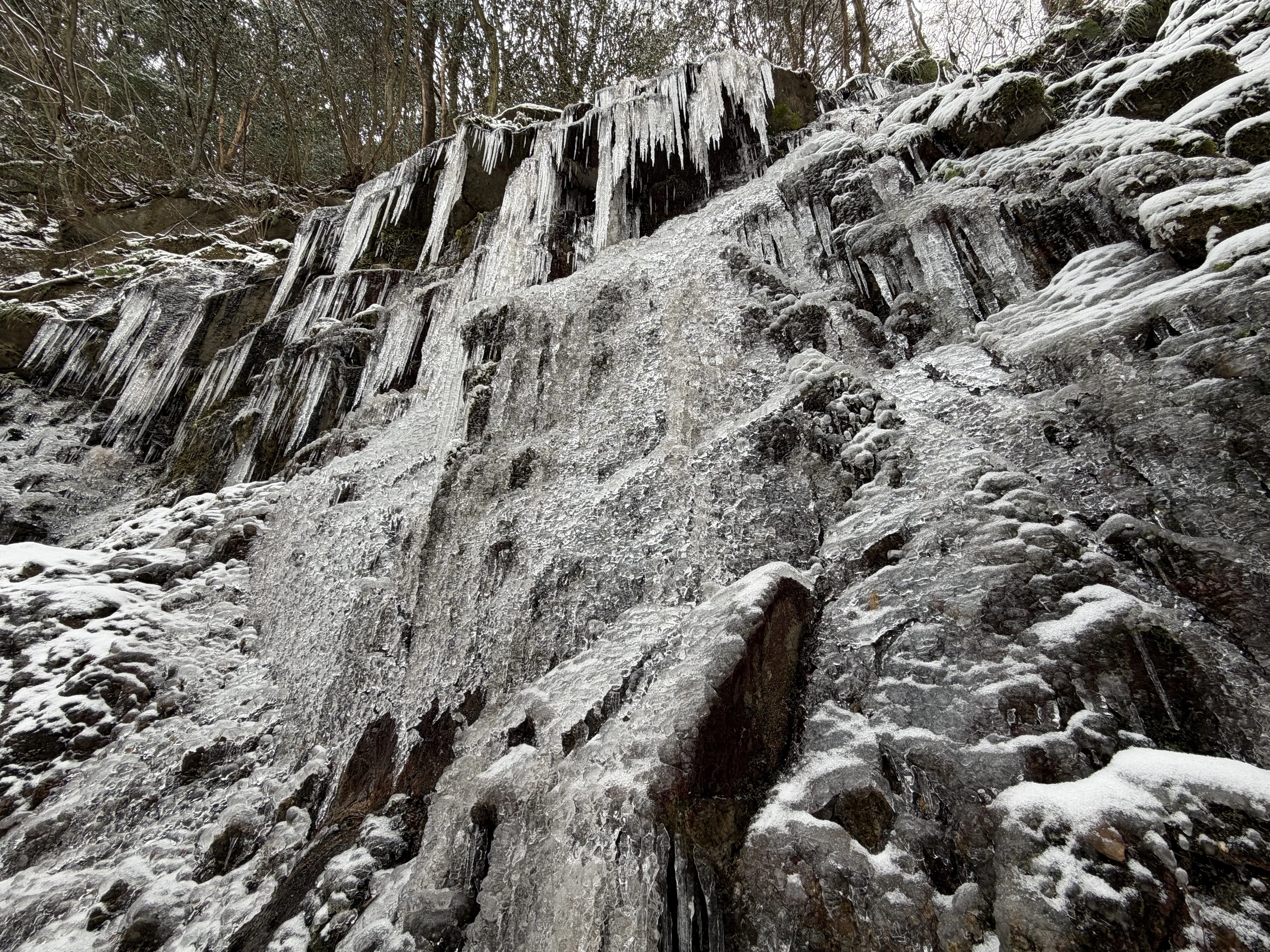 ドSの滝!?背振山系の氷瀑を見に！｜ラリーグラス