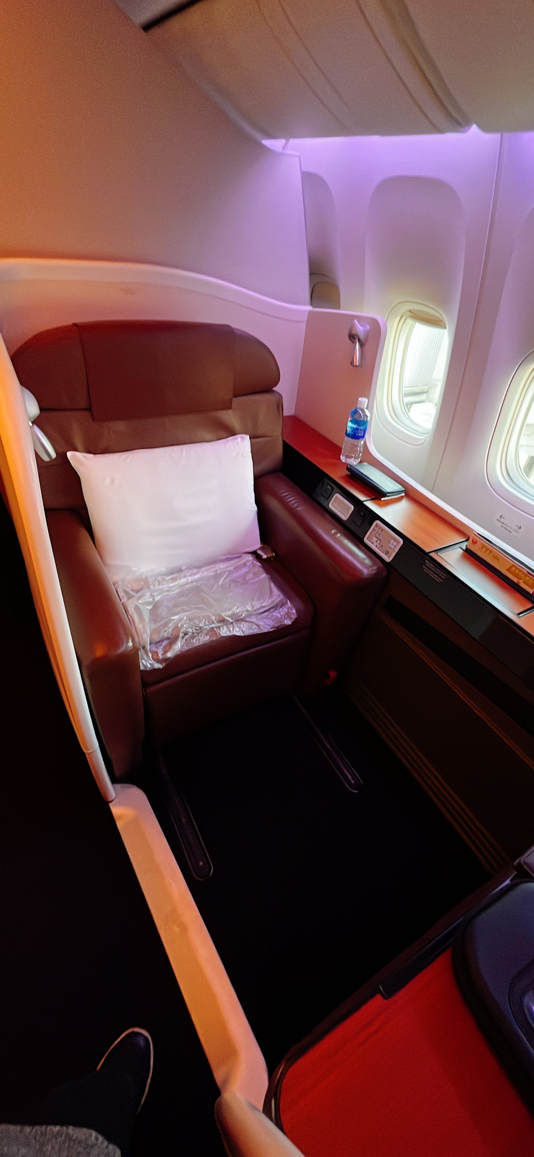 JAL国際線ファーストクラスに乗ってみた｜海外旅行とお酒の本棚