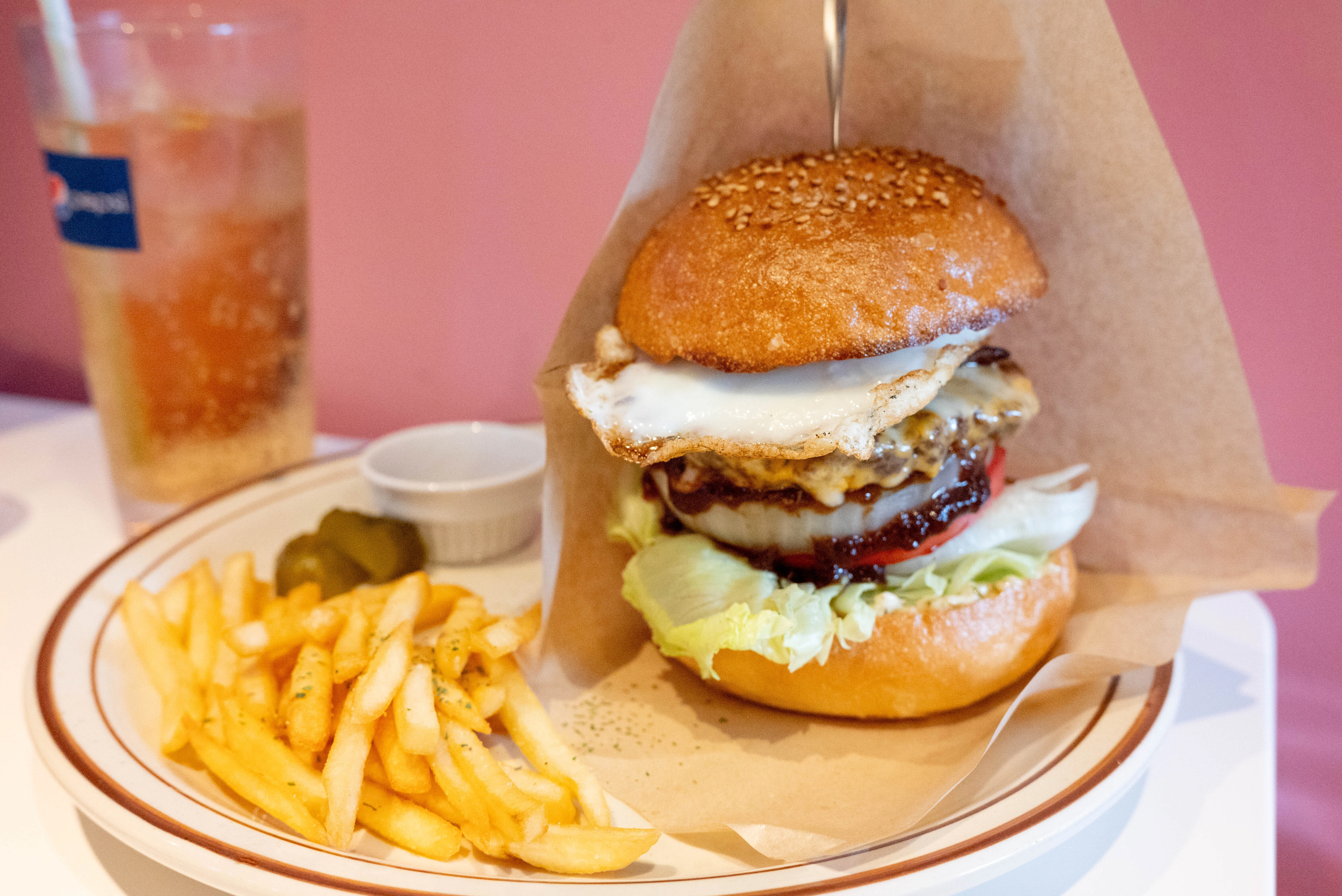  Diner ハンバーガー　ボックスとステッカー付き 福山市】ポップでアメリカンなカレーダイナーでホットドッグと