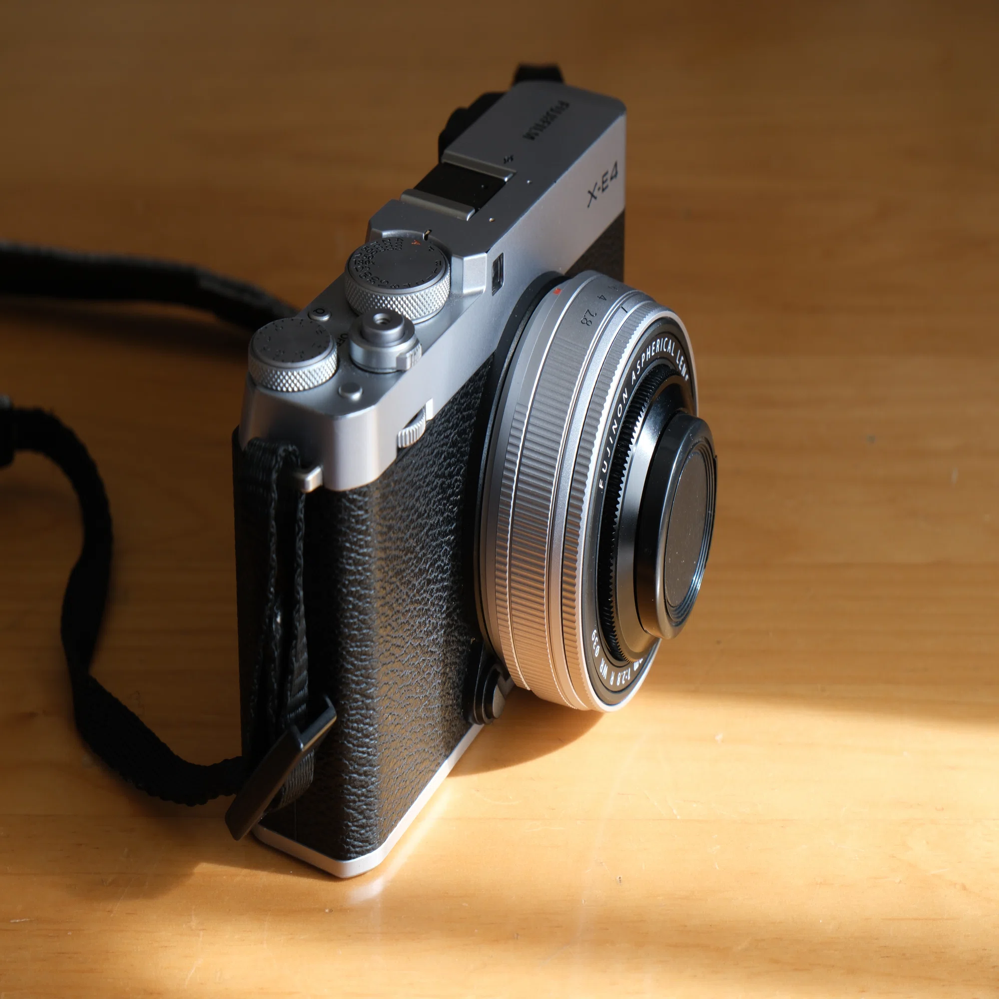 XF23mmF2.8 R WR のフード事情 (XF27mmF2.8にも適用可能)｜hassyX