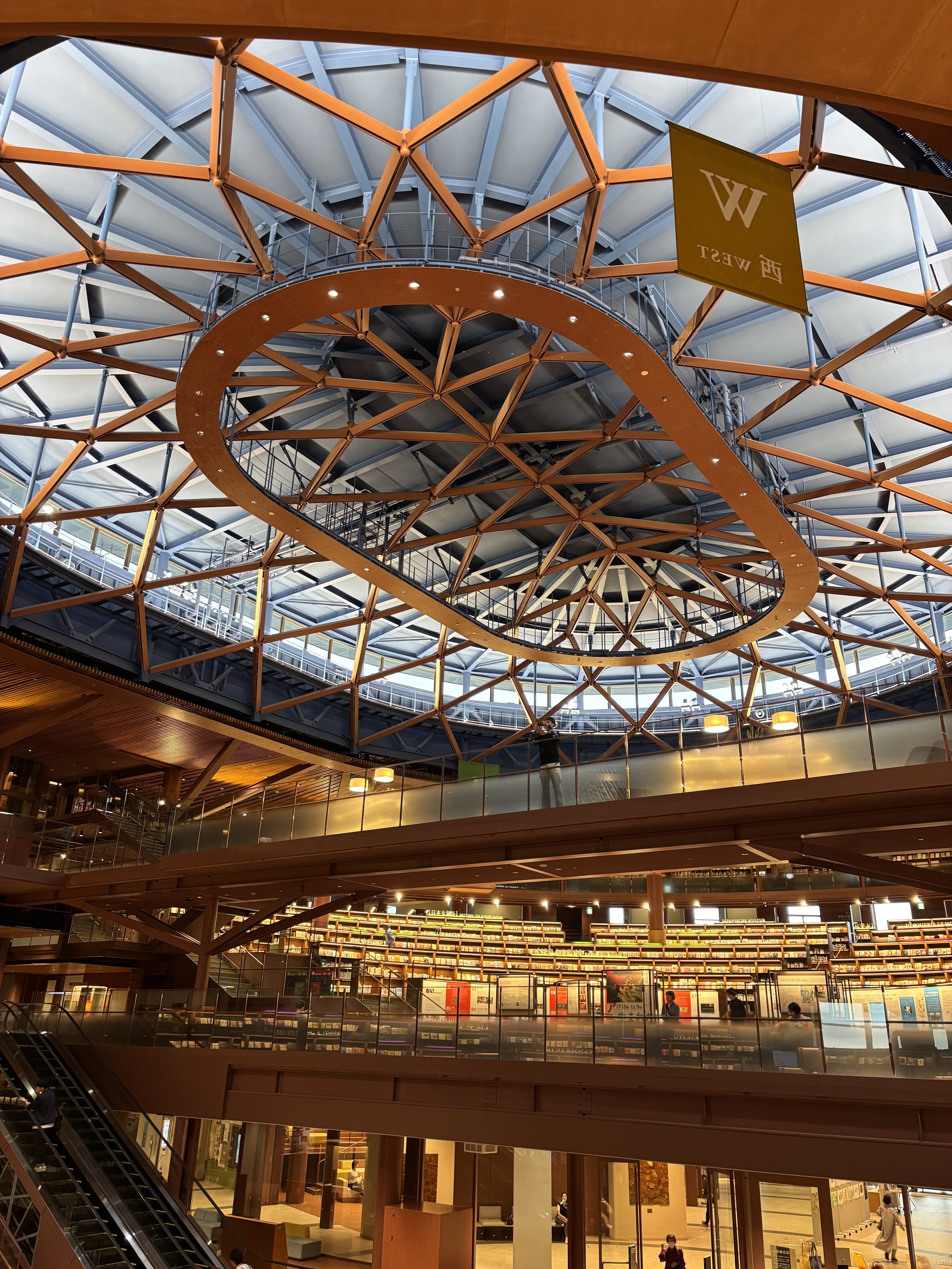 島の夢「最強図書館」爆誕への研究への道｜タケ⚾︎ 八丈島移住しま