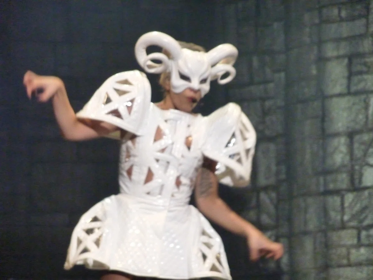 LADY GAGA メイヘムボールライブレポ 踊るか死ぬか｜ユウ🌙