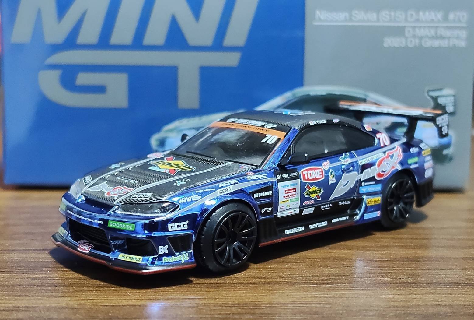 MINI GT 1/64 Nissan Silvia (S15) D-MAX #70 D-MAX Racing 2023 D1