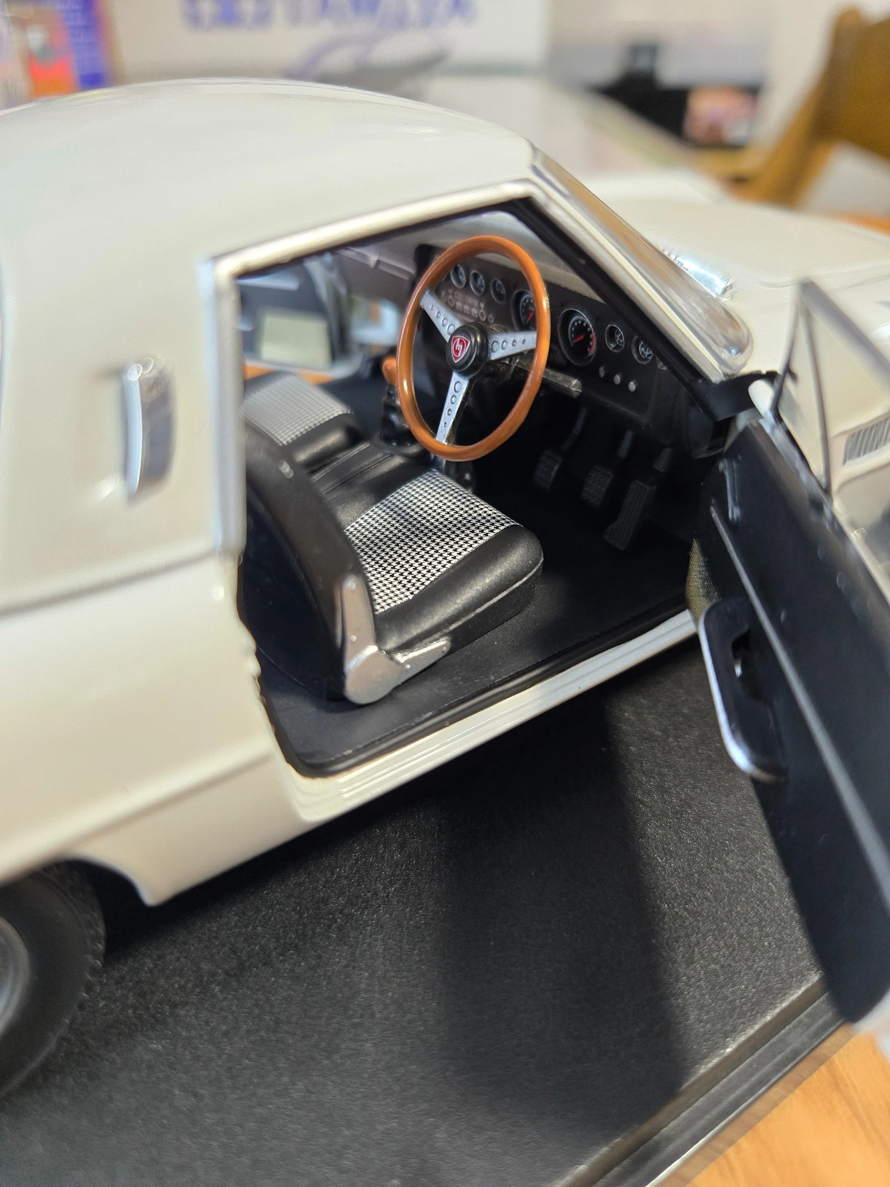 アシェット1/18国産名車コレクション コスモスポーツを購入しました