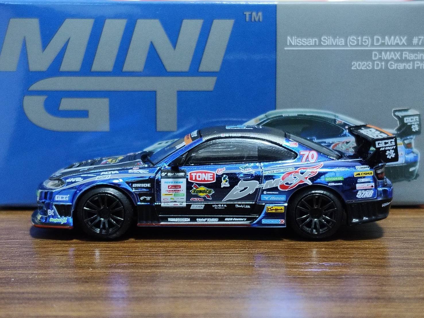MINI GT 1/64 Nissan Silvia (S15) D-MAX #70 D-MAX Racing 2023 D1