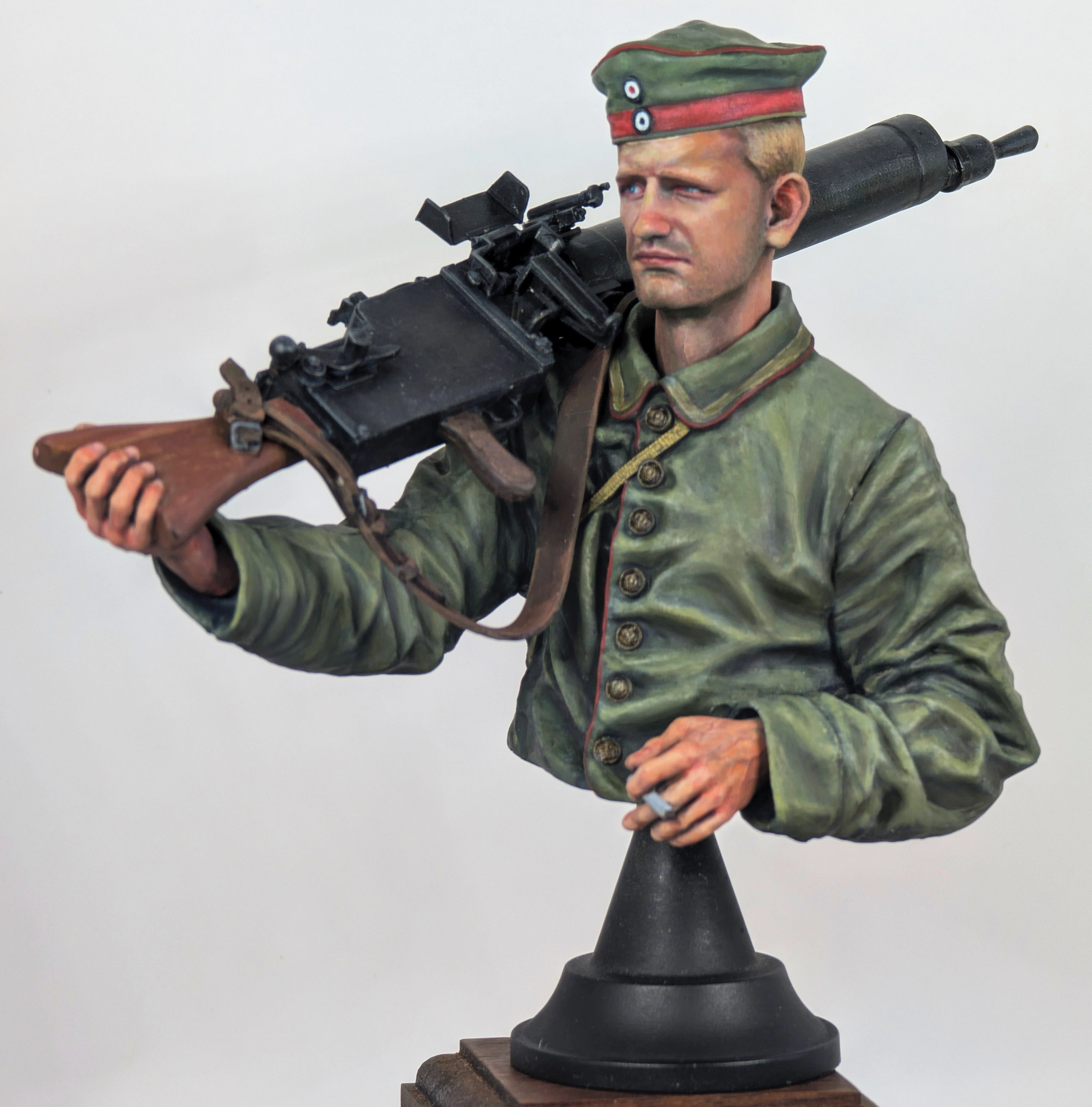 【新品】ヘイト 一輪挿し 陶器製 グラフィティデザイン 銃のモチーフ 新品】ヘイト 一輪挿し 陶器製 グラフィティデザイン 銃のモチーフ