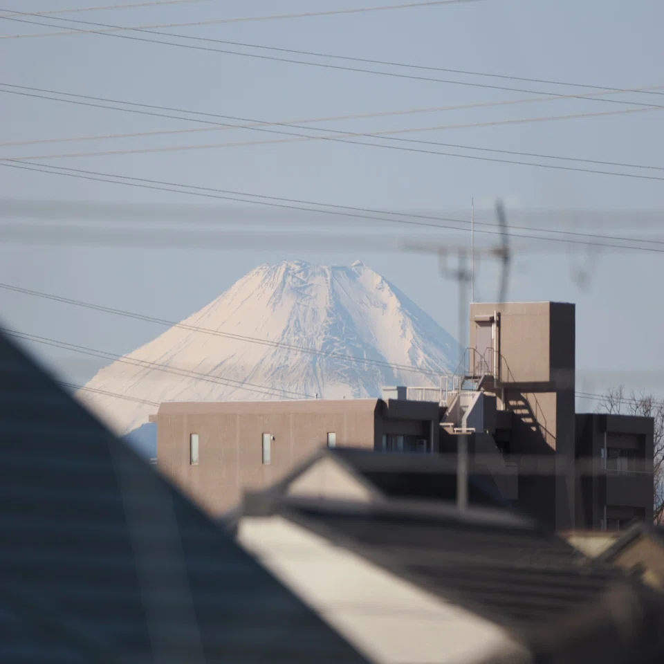 強風で富士山の雪吹き飛ぶ｜こんとん