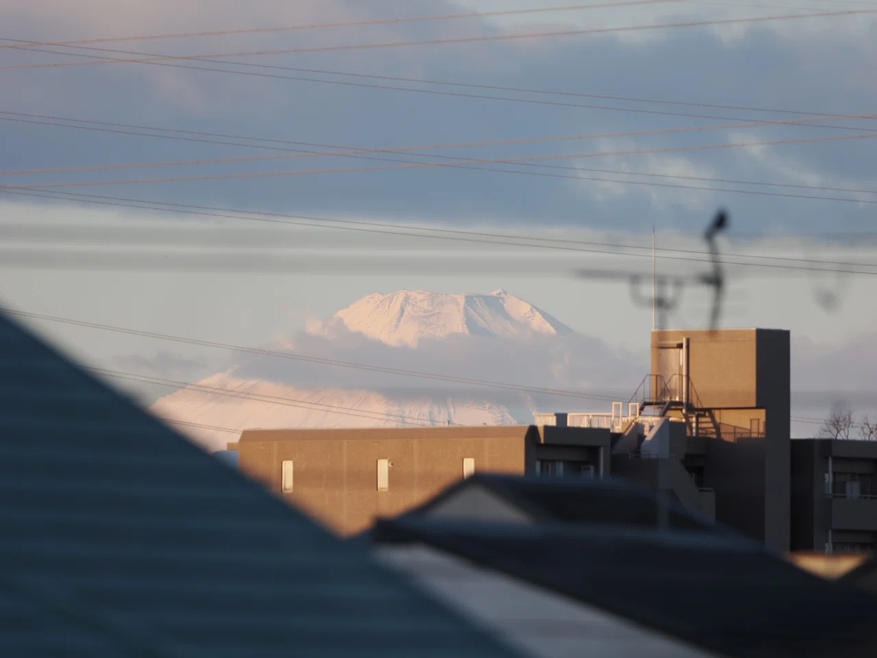 強風で富士山の雪吹き飛ぶ｜こんとん