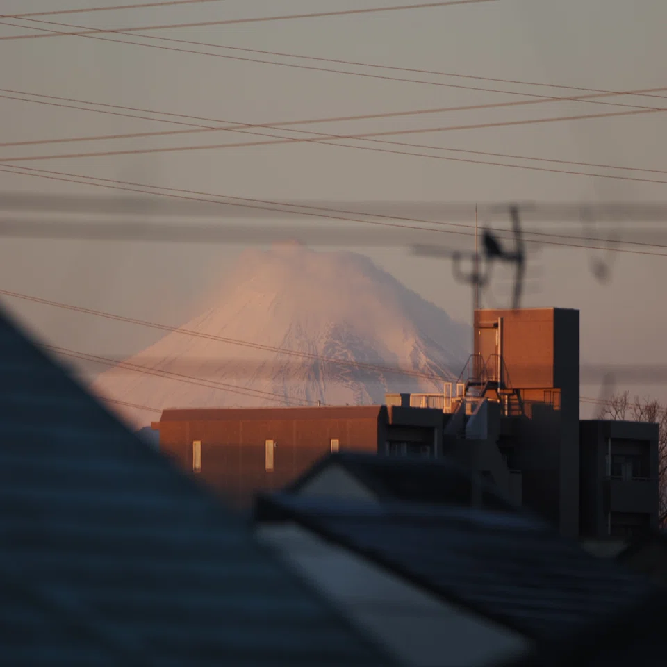 強風で富士山の雪吹き飛ぶ｜こんとん