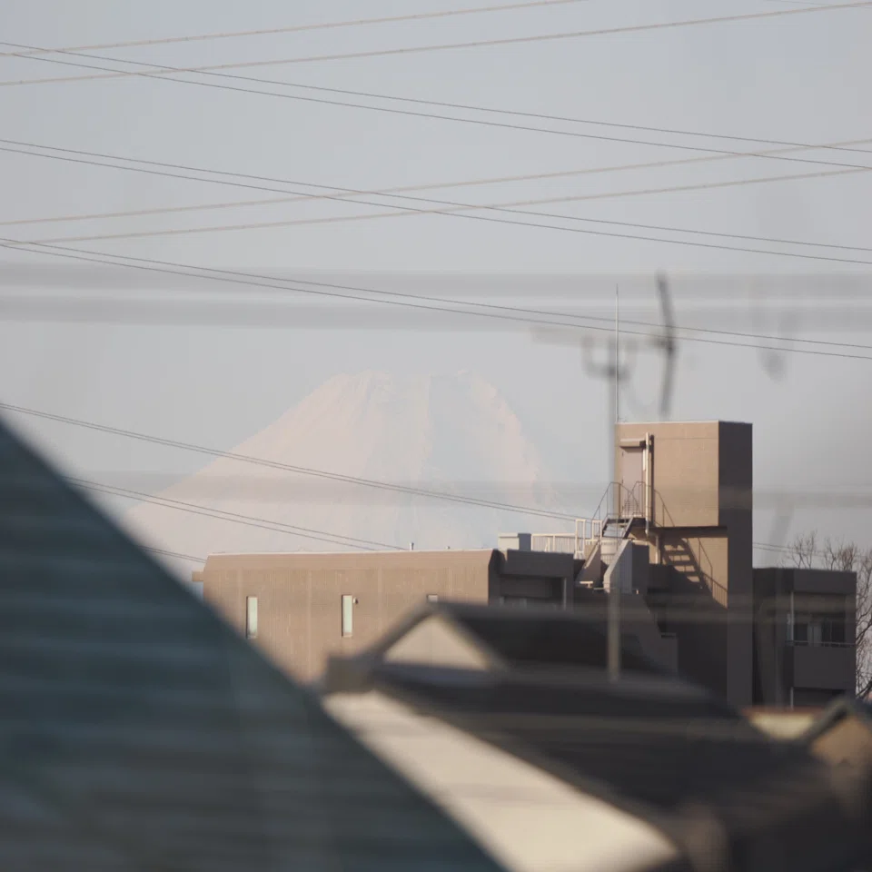 強風で富士山の雪吹き飛ぶ｜こんとん