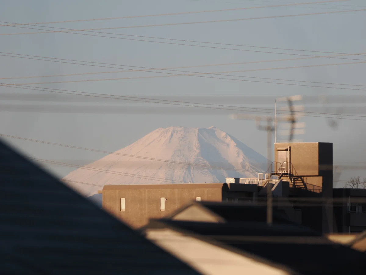 強風で富士山の雪吹き飛ぶ｜こんとん