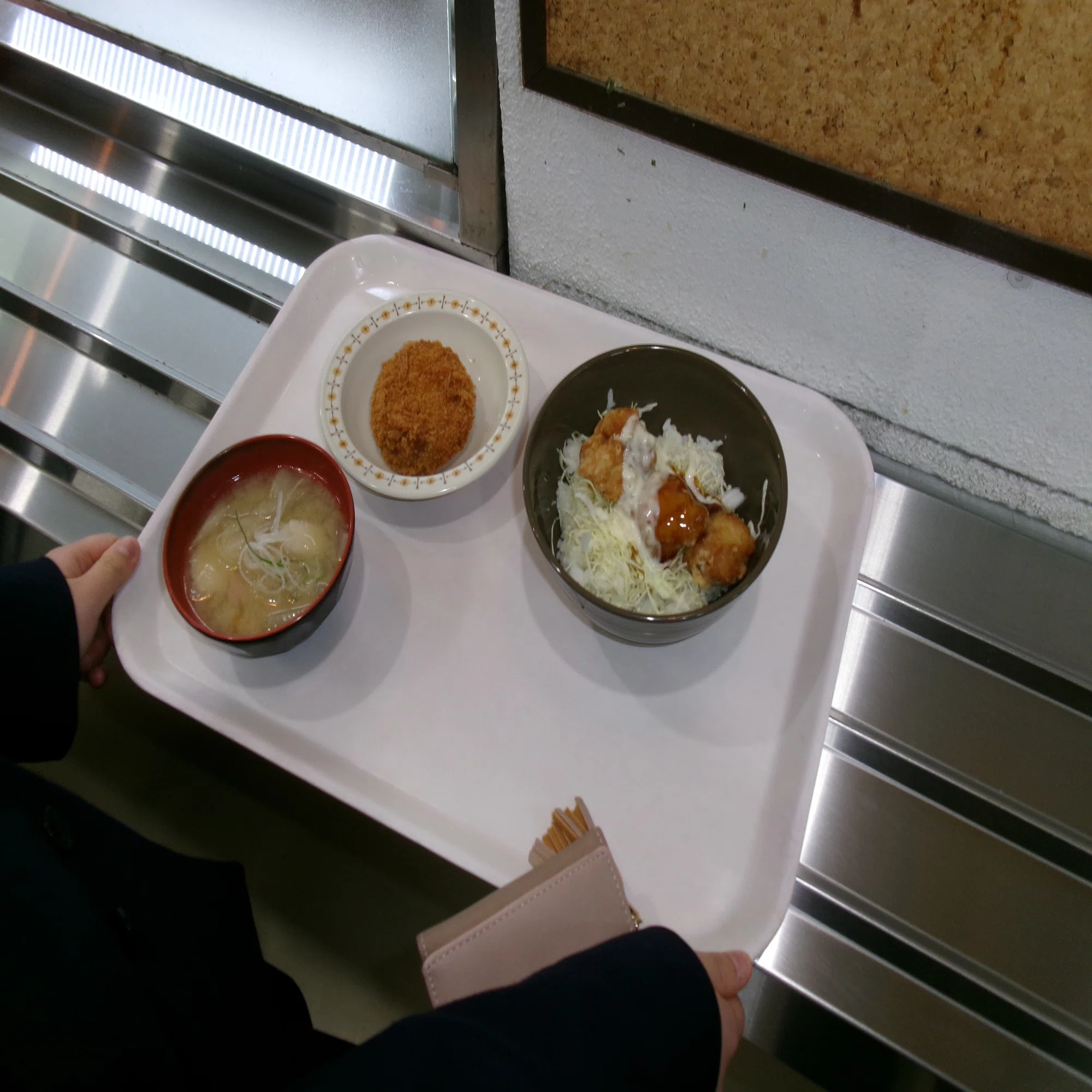 KLA（黒陵教養講座）その4 学生食堂で、自分で注文し昼食をとる。｜黒 