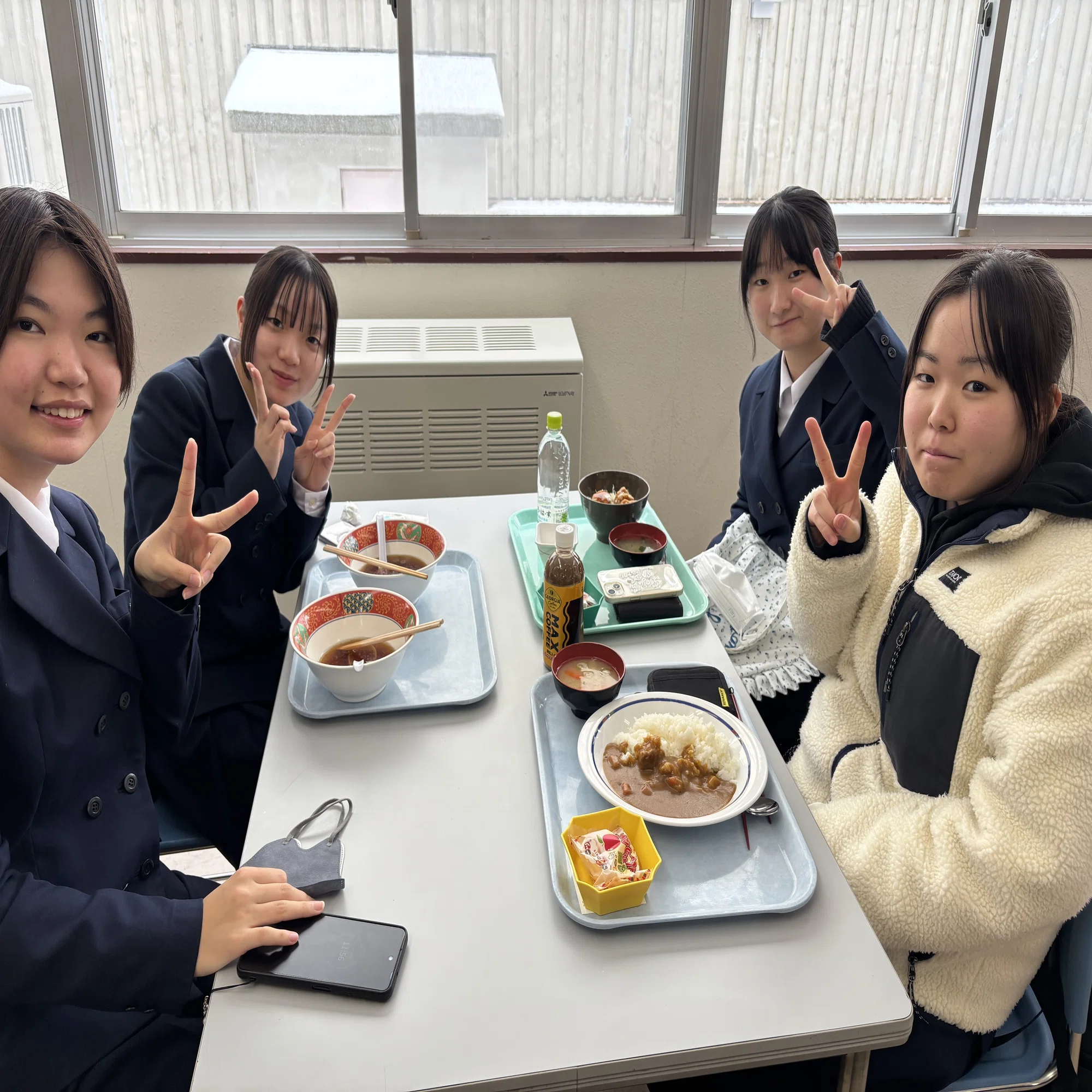 KLA（黒陵教養講座）その4 学生食堂で、自分で注文し昼食をとる。｜黒 