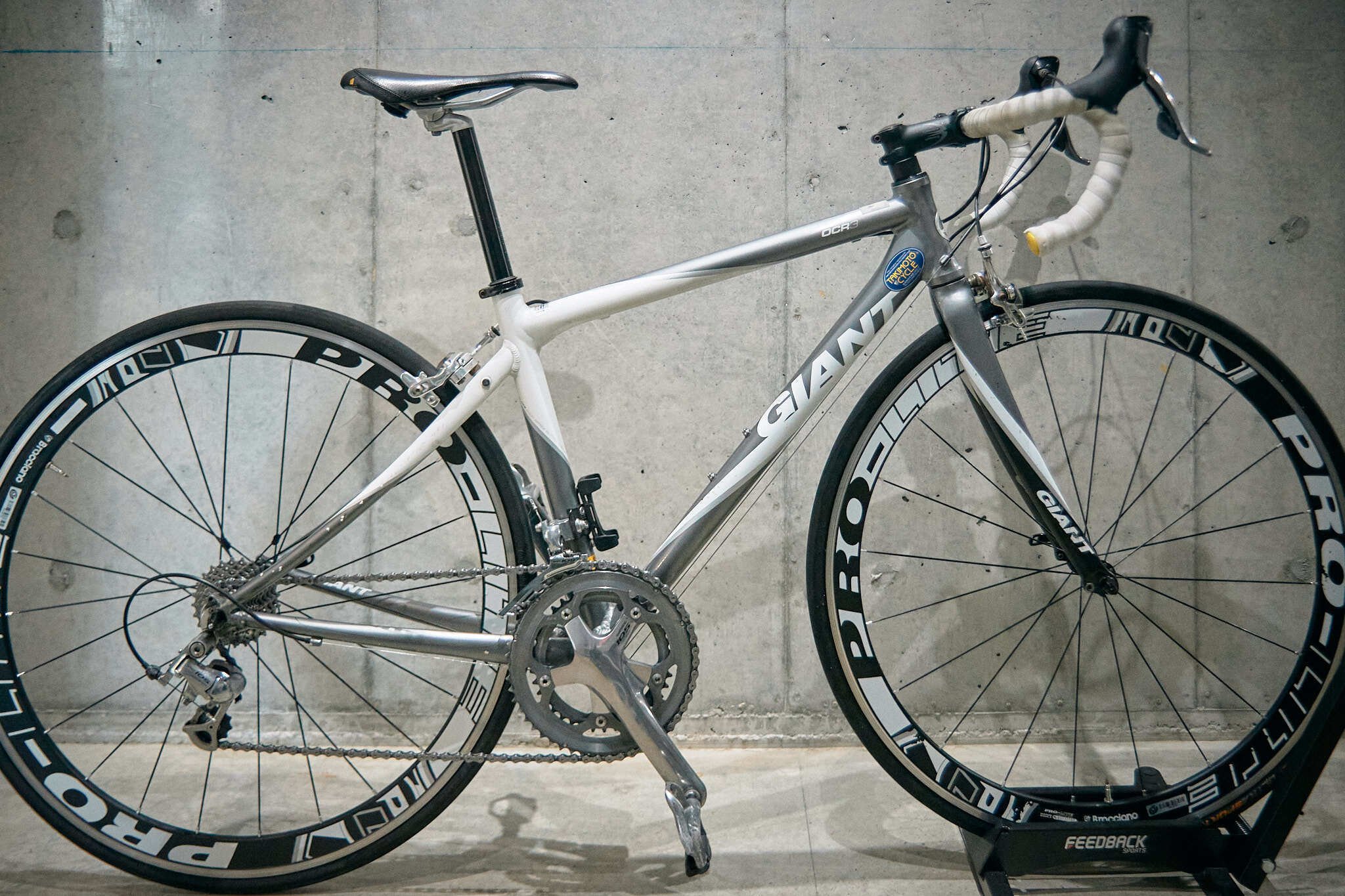 もう限界かな…」15年放置したロードバイクが、洗車で奇跡の復活を遂げ