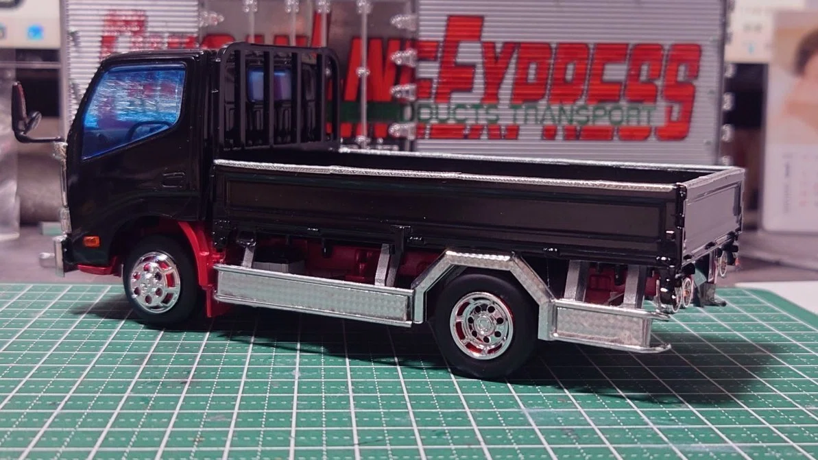 アオシマ1/32 楽プラ デュトロをデコトラにしよう！｜筑前ボデー
