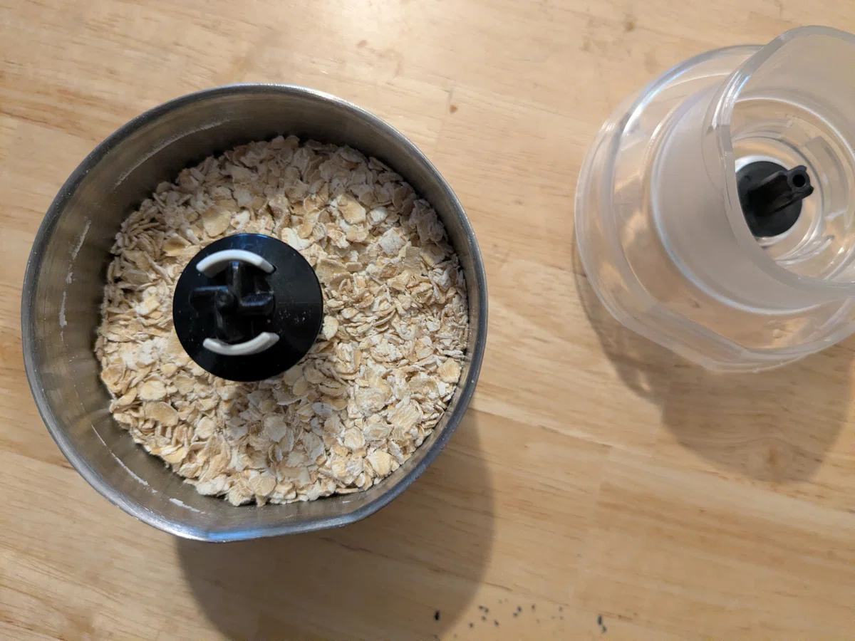 Hand Grinder Notes Grinding up leftover oatmeal to make crepes and cakes|あっこ通信