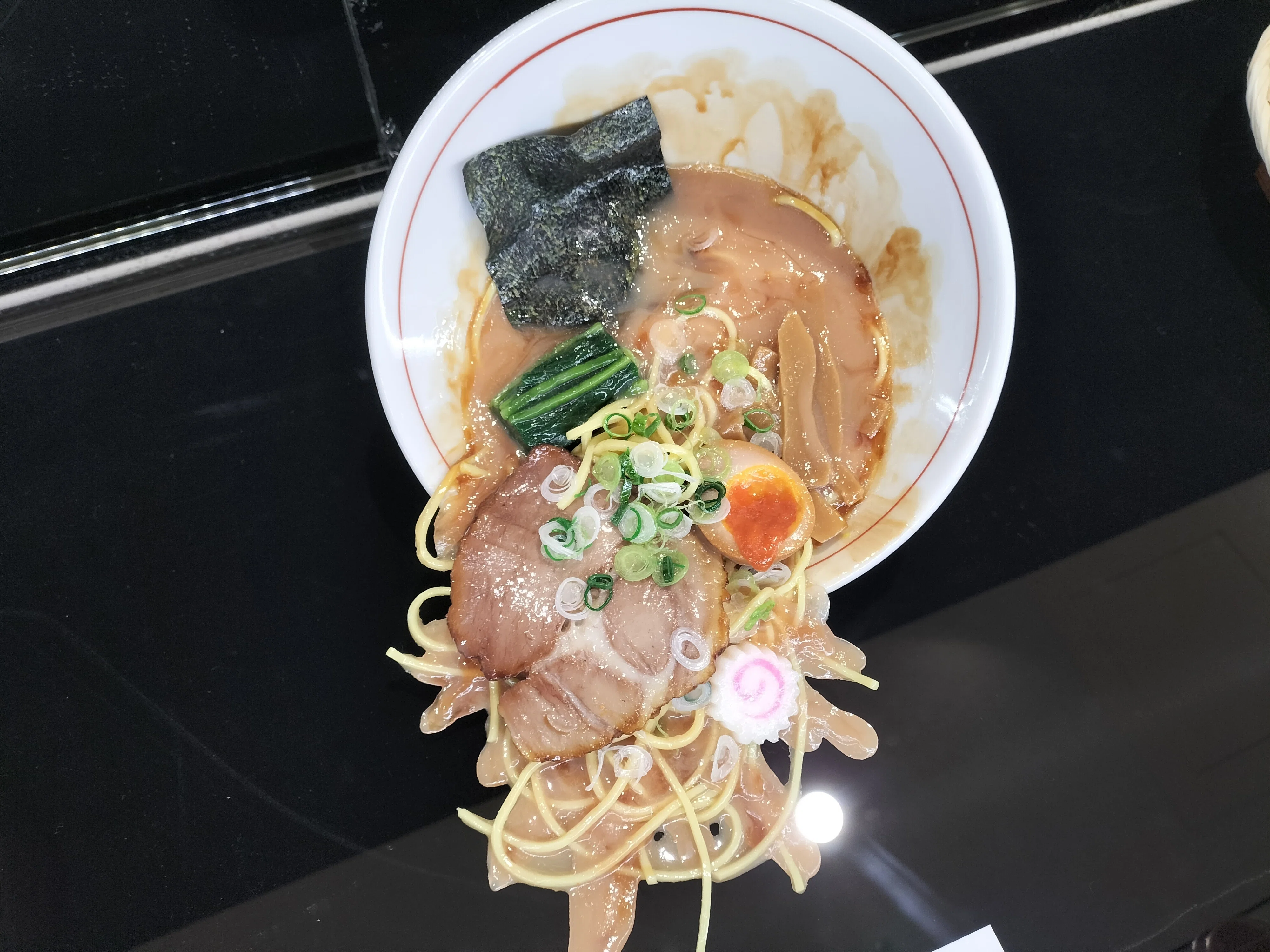 【希少品】食品サンプル　こぼれちゃったラーメン 希少品】食品サンプル こぼれちゃったラーメン 【公式通販】