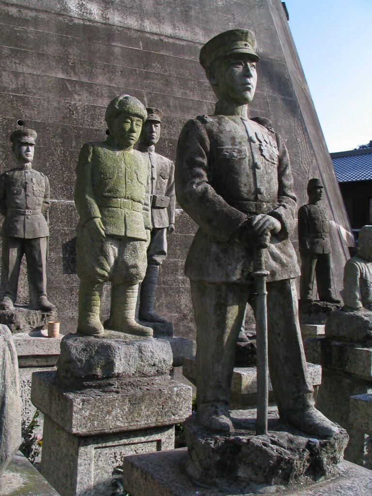 愛知】コンクリートの軍人像 中之院 | 愛知県南知多町｜underZero