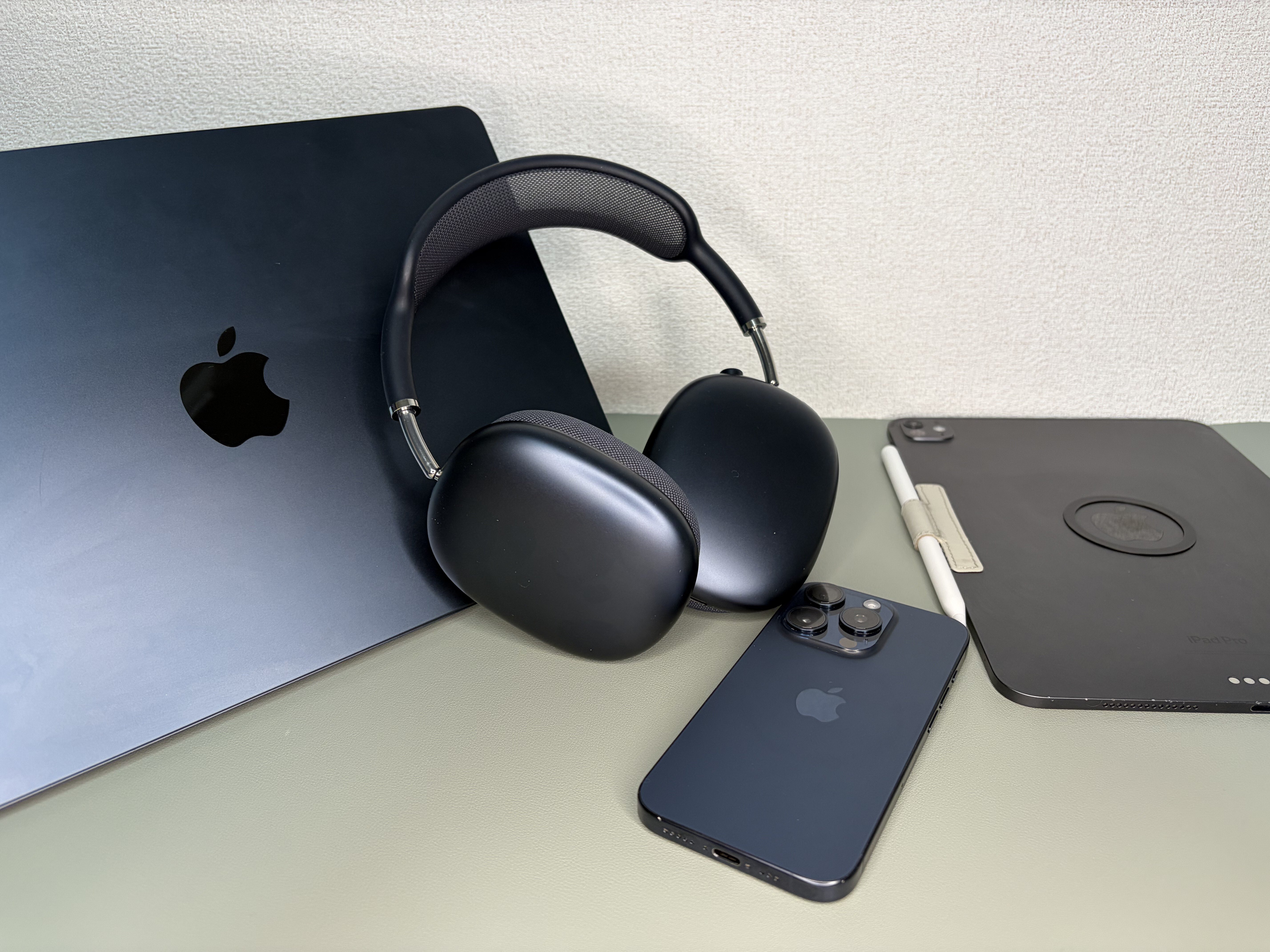 AirPods Max 1ヶ月使用レビュー：魔法のような接続性と、選ぶ人を選ぶ