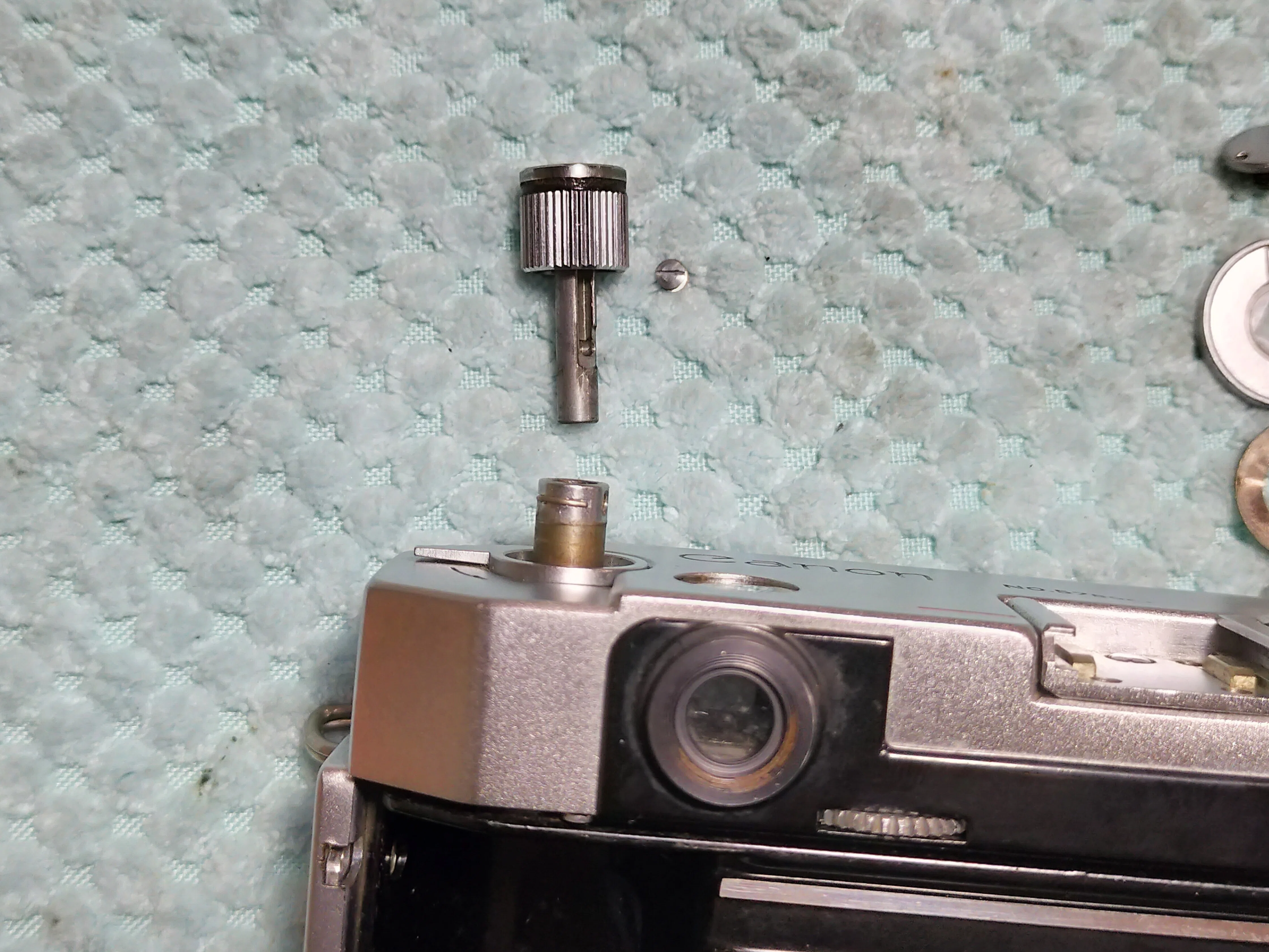 Canon L3の分解｜フィルムカメラ修理のアクアカメラ