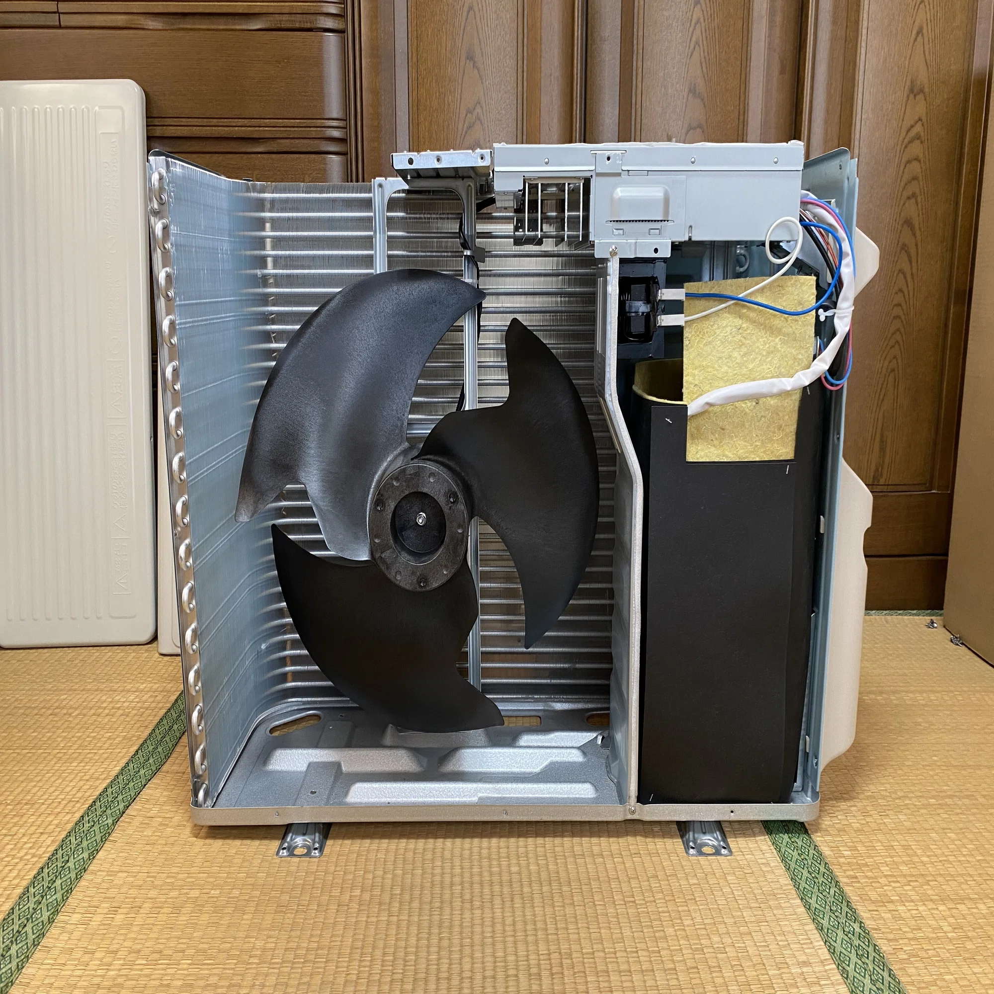日立エアコン 白くまくん AJシリーズ室外機 RAS-AJ40K2の分解調査 14畳 