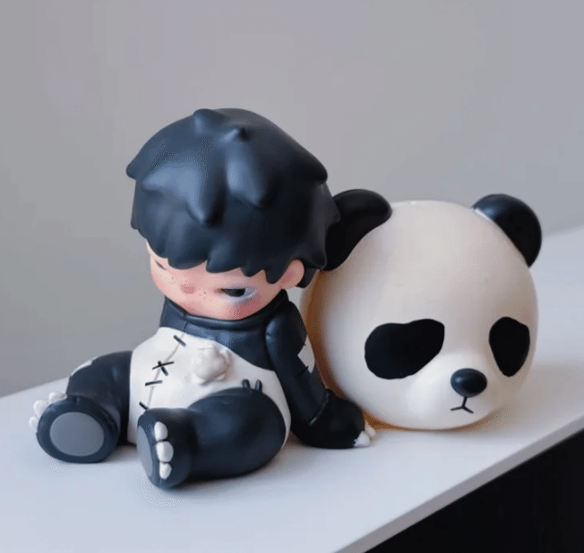 心に寄り添う小さな友達】Hirono×パンダが教えてくれる、冬の休日の