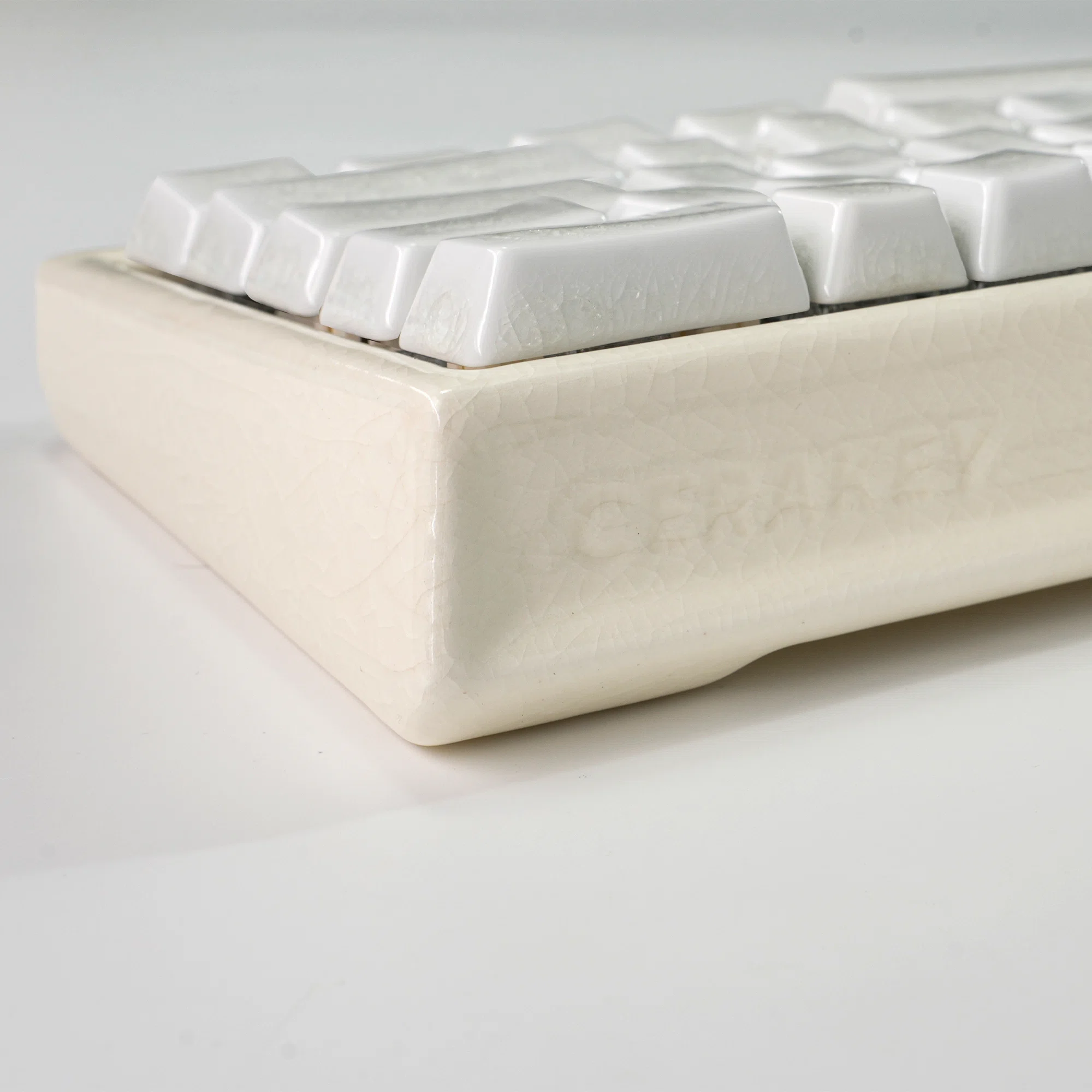 セラミック製ケース「Cerakey Peak60」がもたらす究極の打鍵体験と静寂