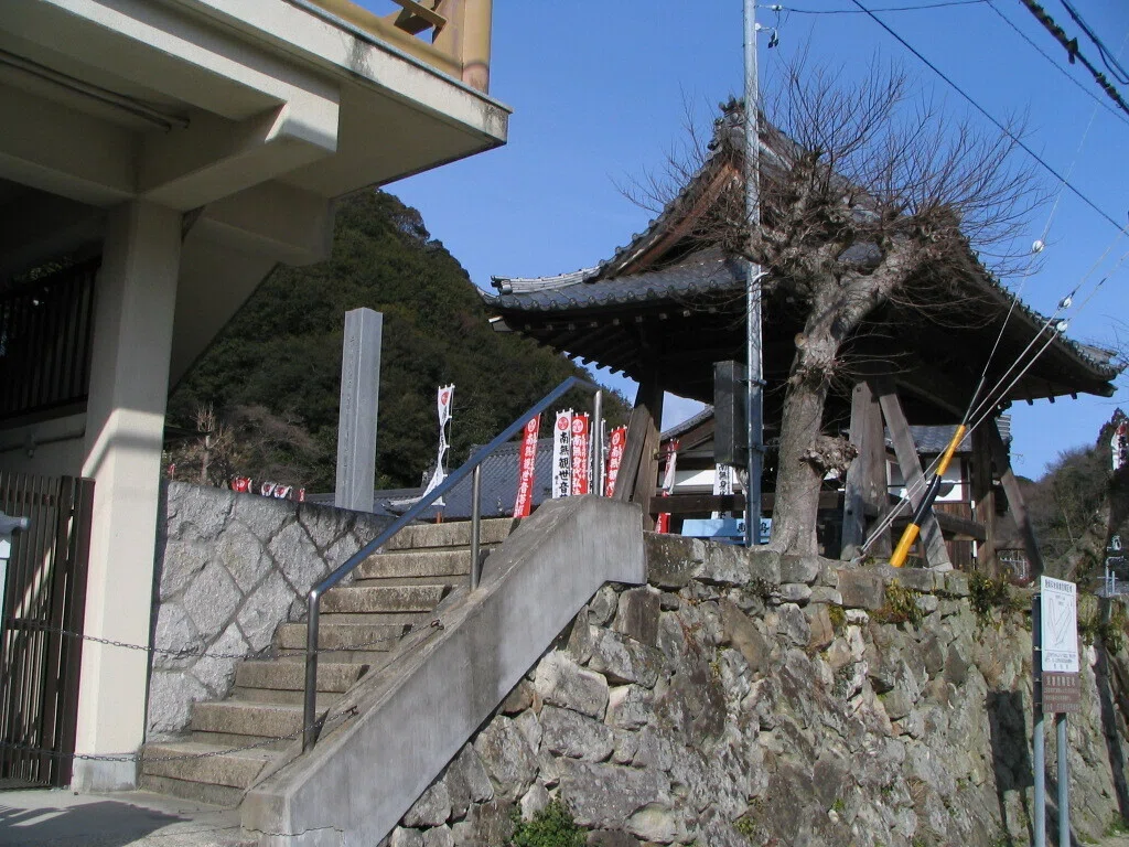 愛知】コンクリートの軍人像 中之院 | 愛知県南知多町｜underZero
