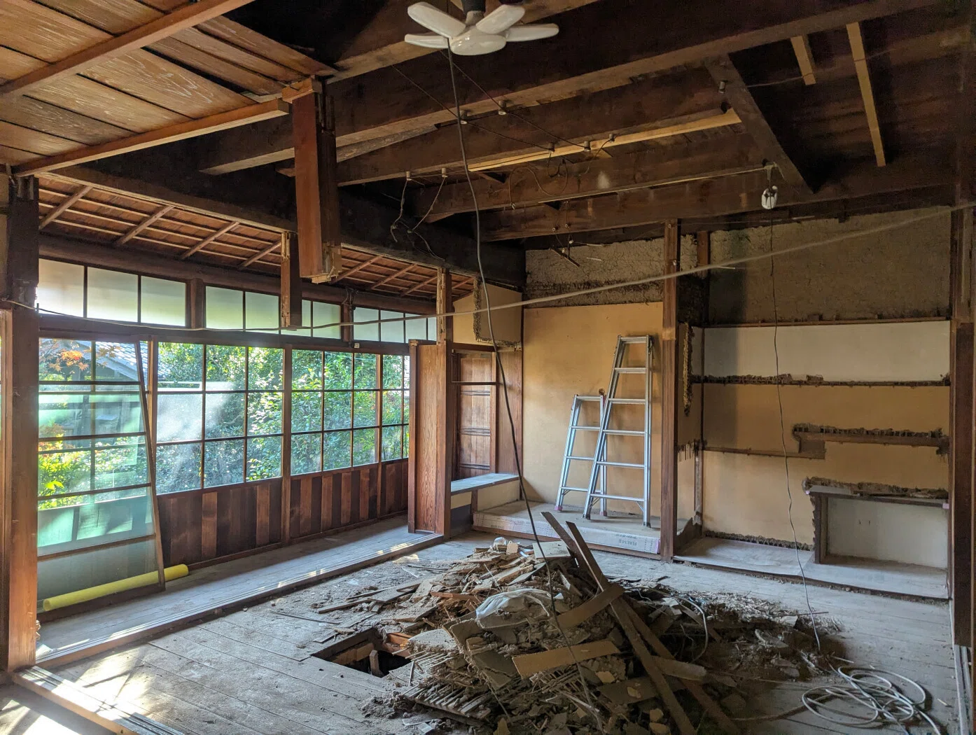 戦前古い木枠ゆらゆらガラス戸2分割　店舗建具古家具仕切り古民家 戦前古い木枠ゆらゆらガラス戸2分割 店舗建具古家具仕切り古民家