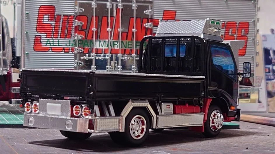 アオシマ1/32 楽プラ デュトロをデコトラにしよう！｜筑前ボデー