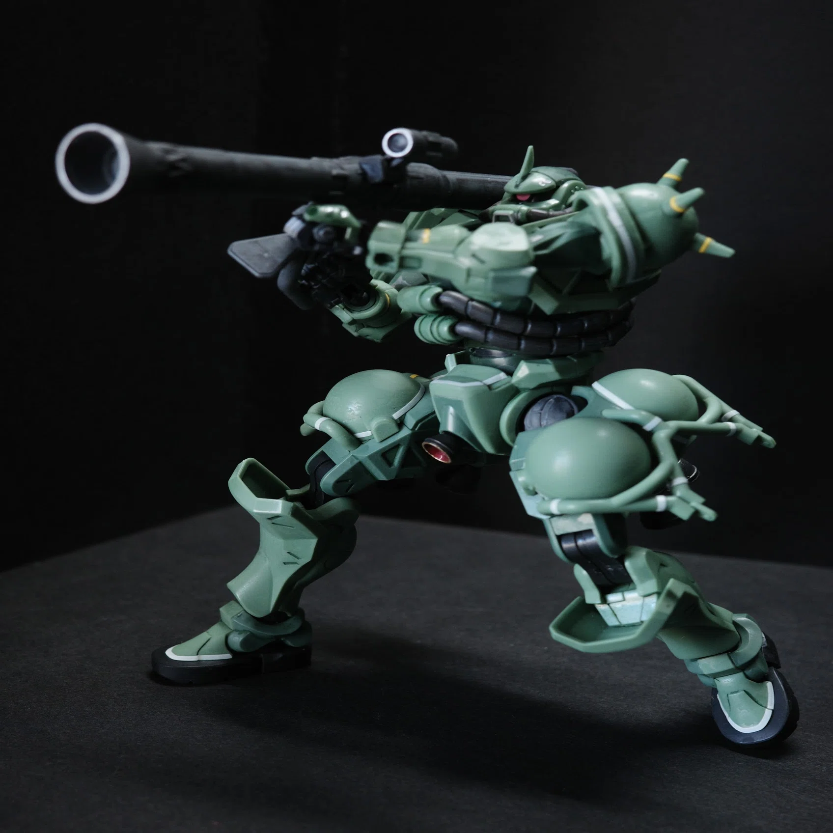 ソコタノ日記:モノづくり編>HG1/144_ザク(GQ) を GRⅢxで撮ってみた