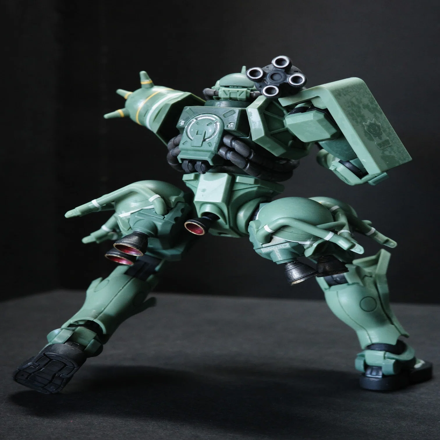 ソコタノ日記:モノづくり編>HG1/144_ザク(GQ) を GRⅢxで撮ってみた