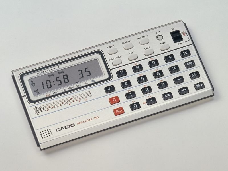 カシオの「オモシロ電卓」物語 Vol.6:音を奏でる電卓たち｜カシオ